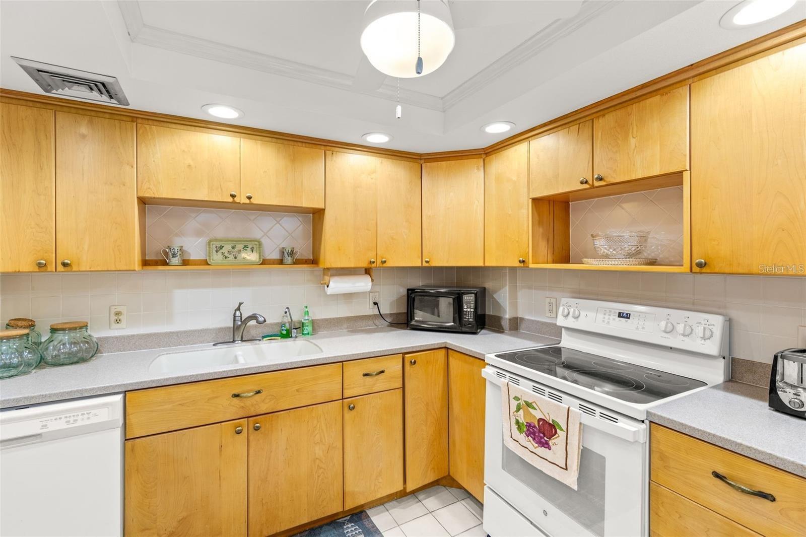 1 KEY CAPRI #104-East, TREASURE ISLAND, FL, 33706