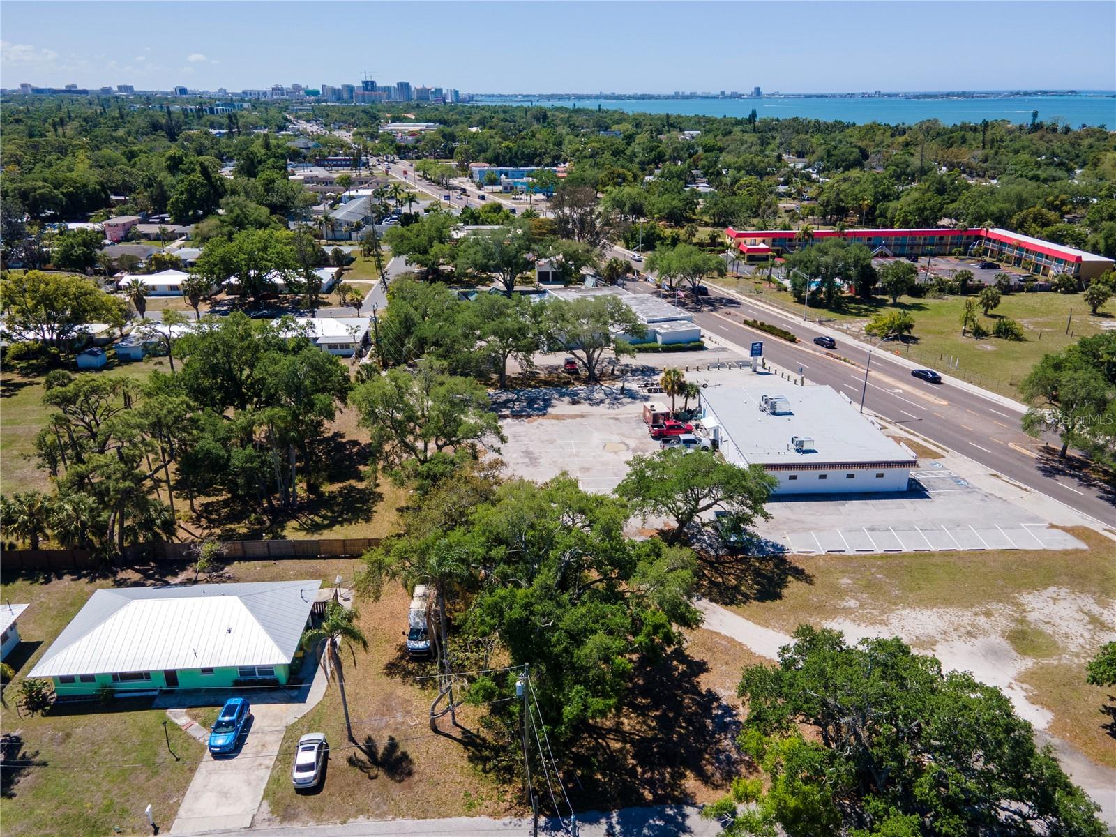 4500 N TAMIAMI TRL, SARASOTA, FL, 34234