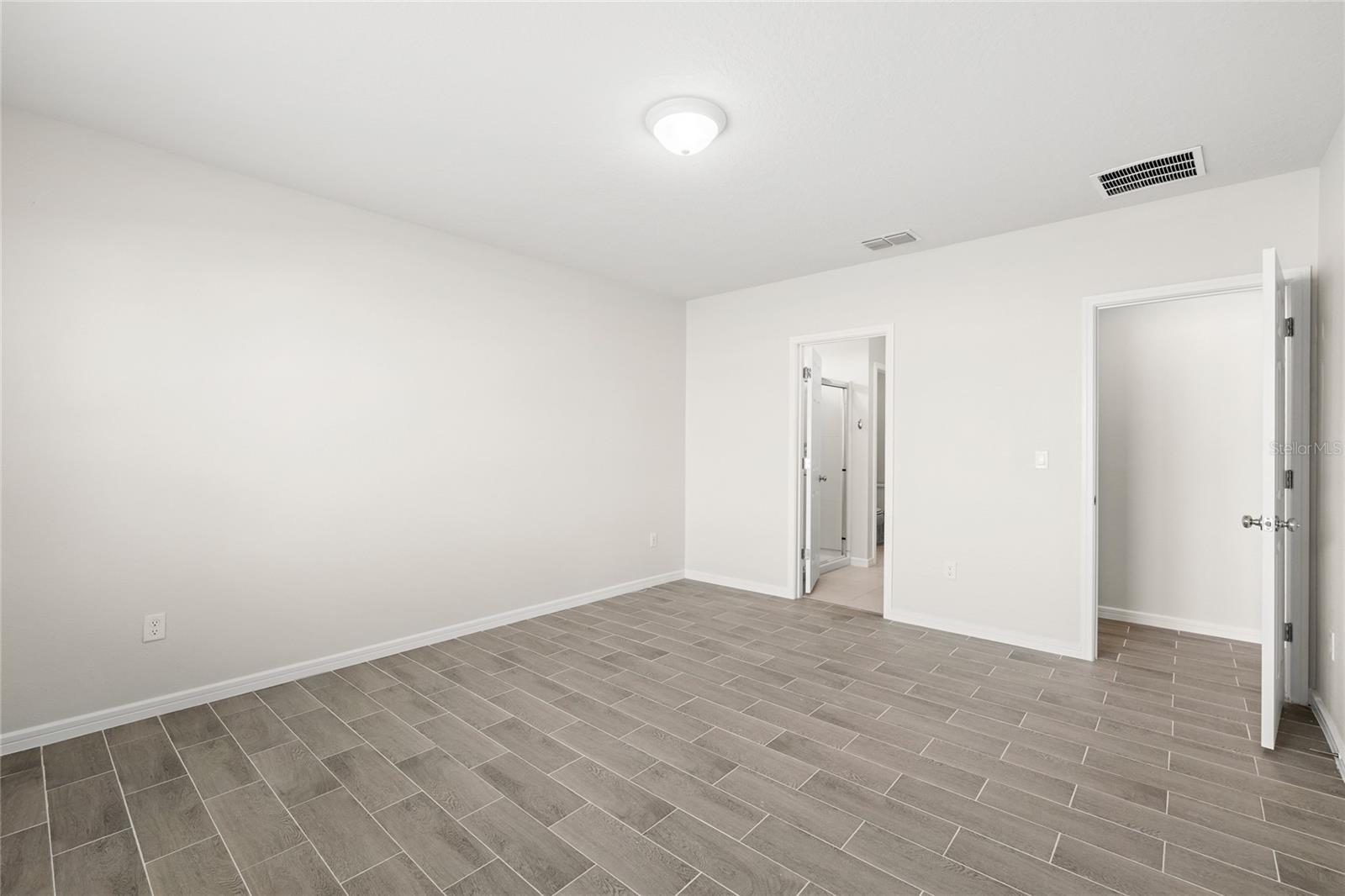 1575 ASPEN AVE, DAVENPORT, FL, 33837