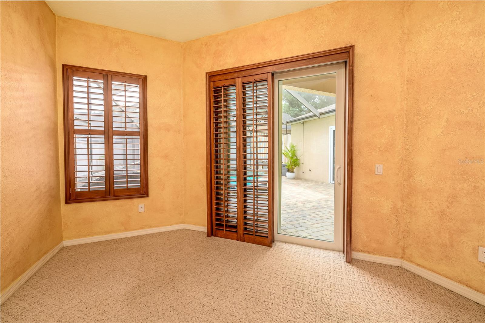 Sliders from sitting room to lanai