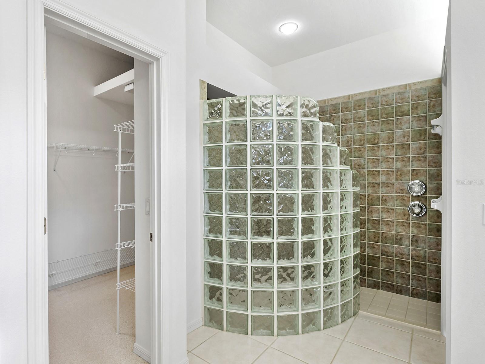 10106 GLENMORE AVE, BRADENTON, FL, 34202