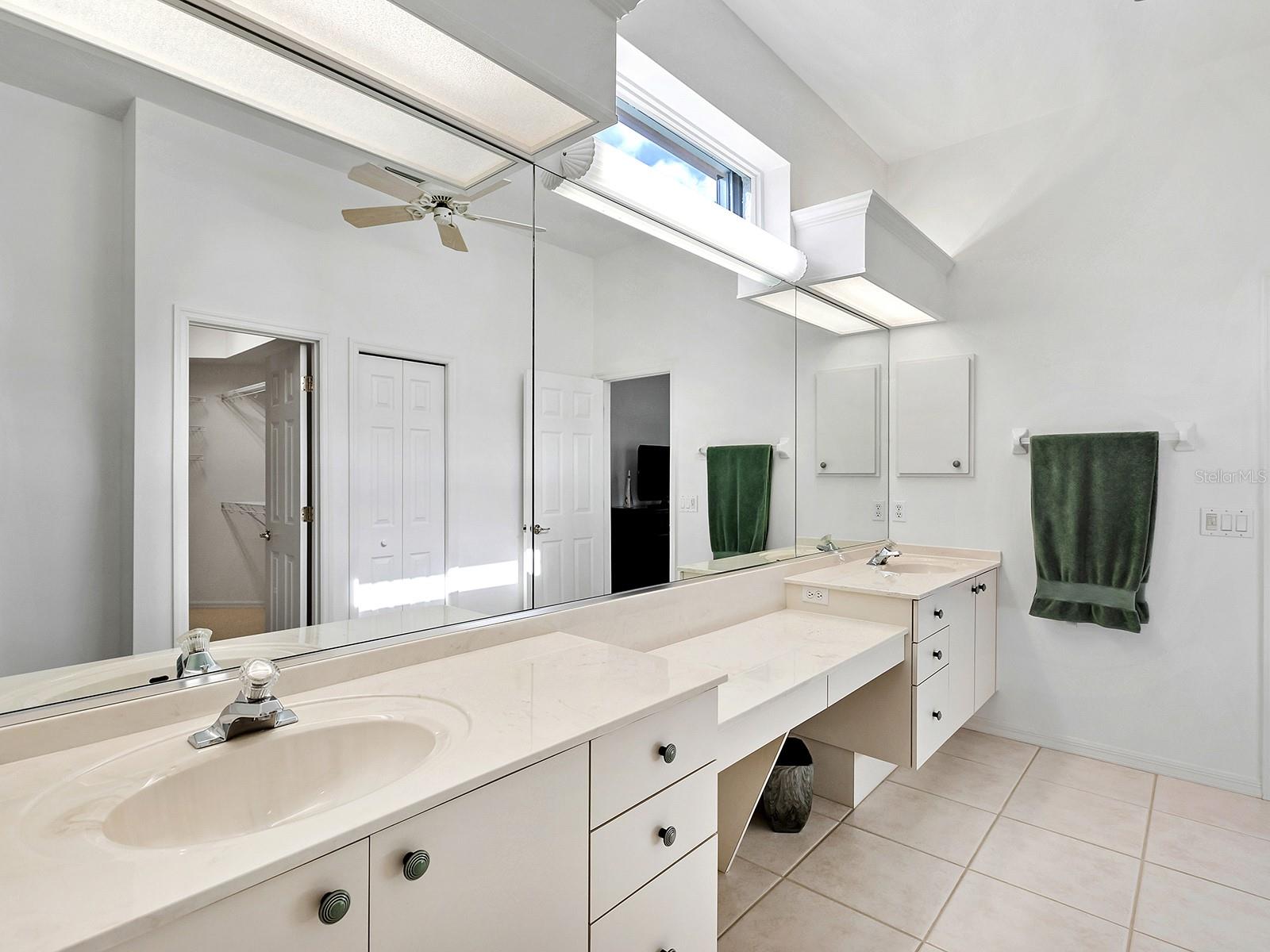 10106 GLENMORE AVE, BRADENTON, FL, 34202