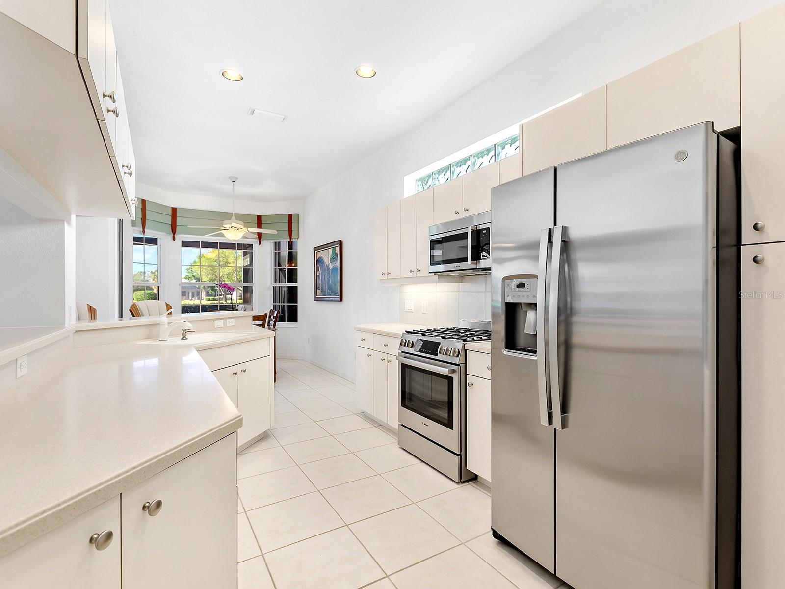 10106 GLENMORE AVE, BRADENTON, FL, 34202