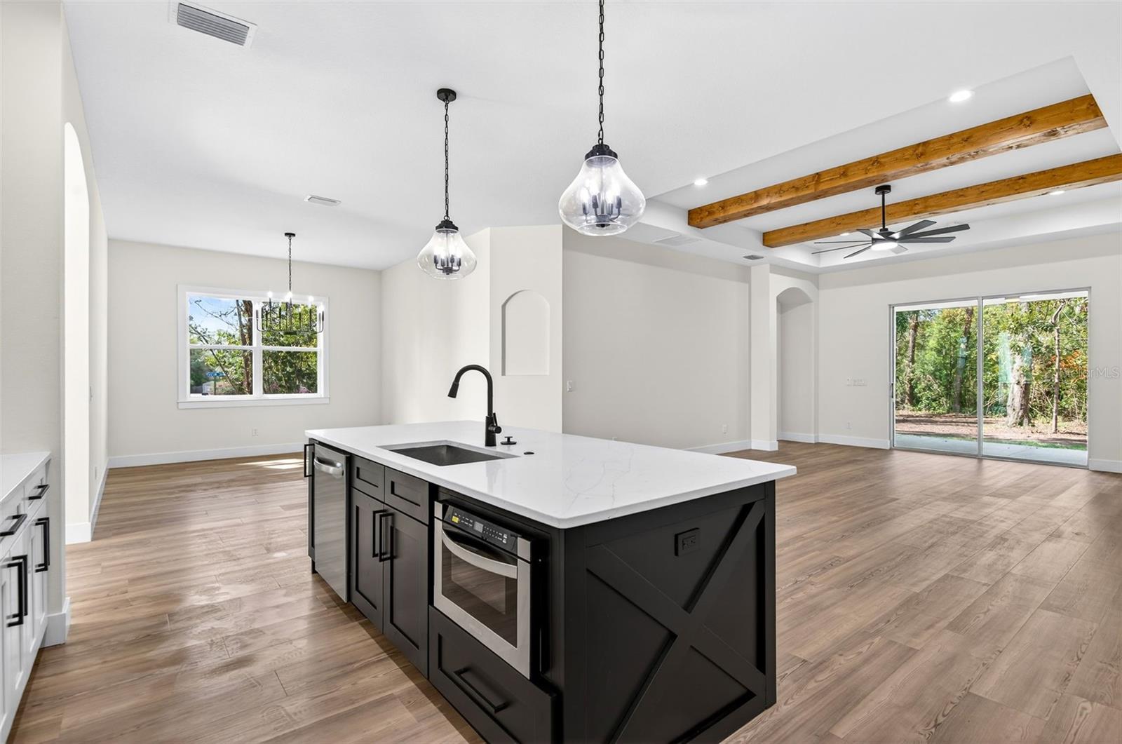 37700 DIXIE AVE, DADE CITY, FL, 33525