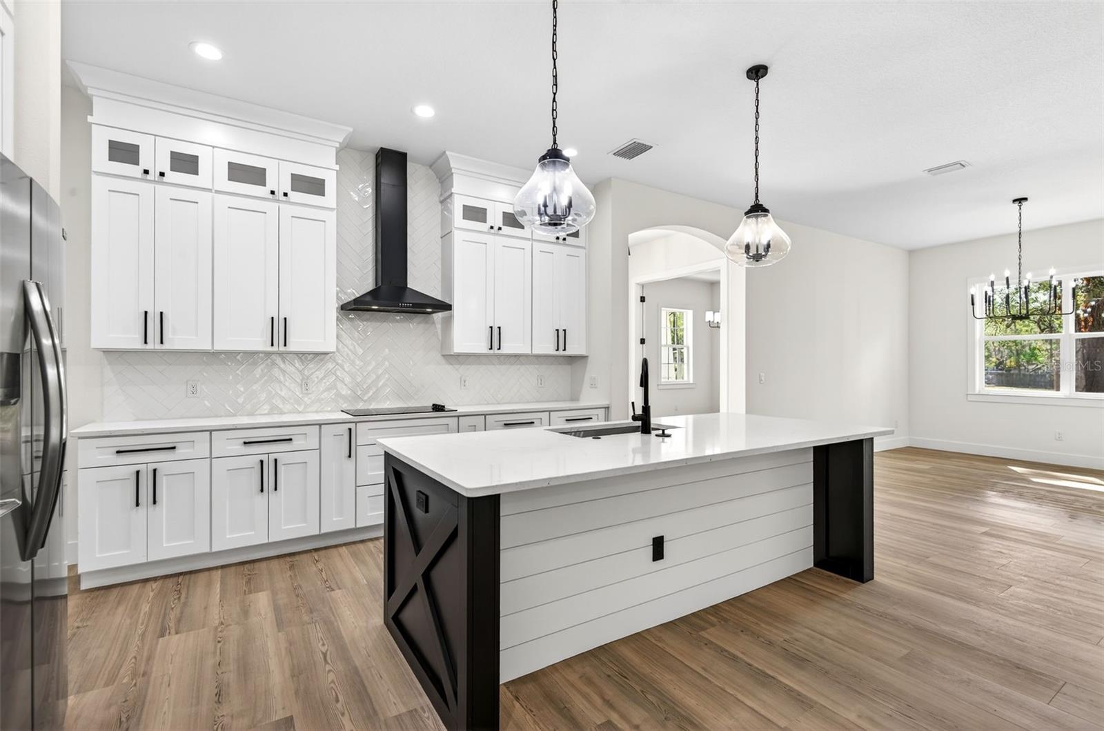 37700 DIXIE AVE, DADE CITY, FL, 33525