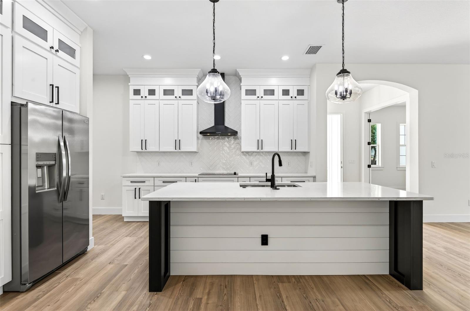 37700 DIXIE AVE, DADE CITY, FL, 33525