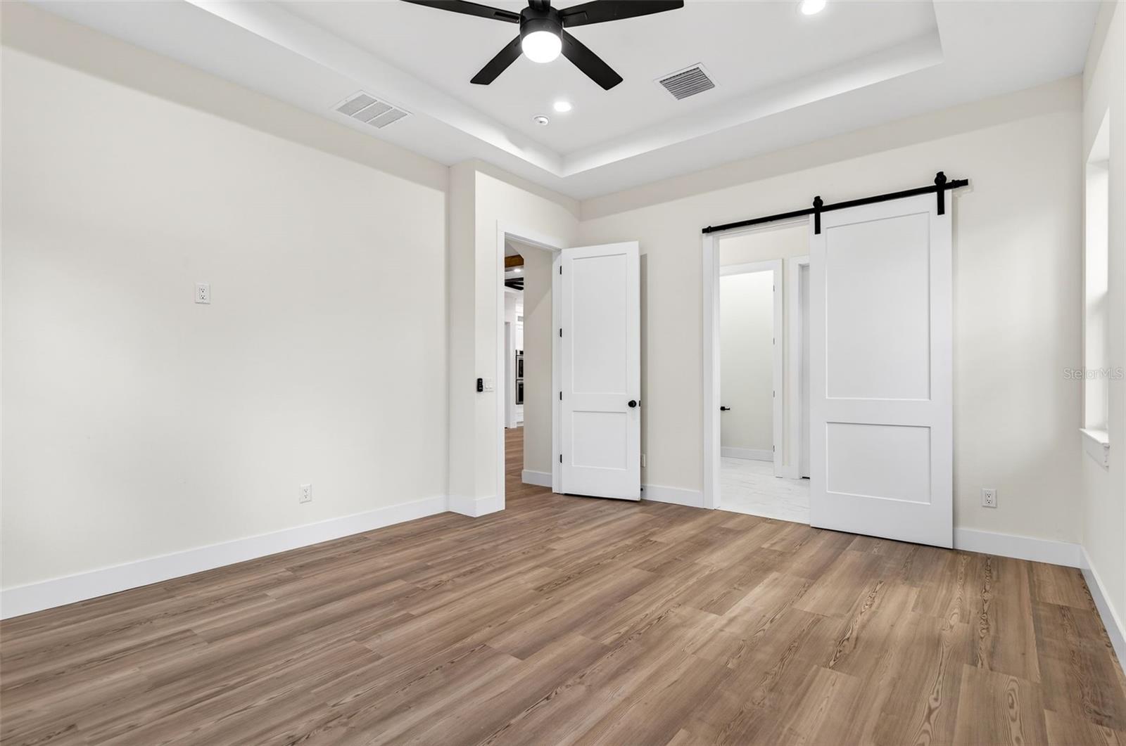 37700 DIXIE AVE, DADE CITY, FL, 33525