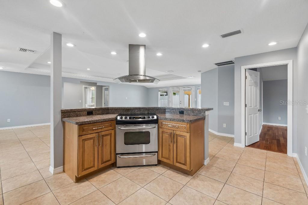 994 S BRINK AVE, SARASOTA, FL, 34237