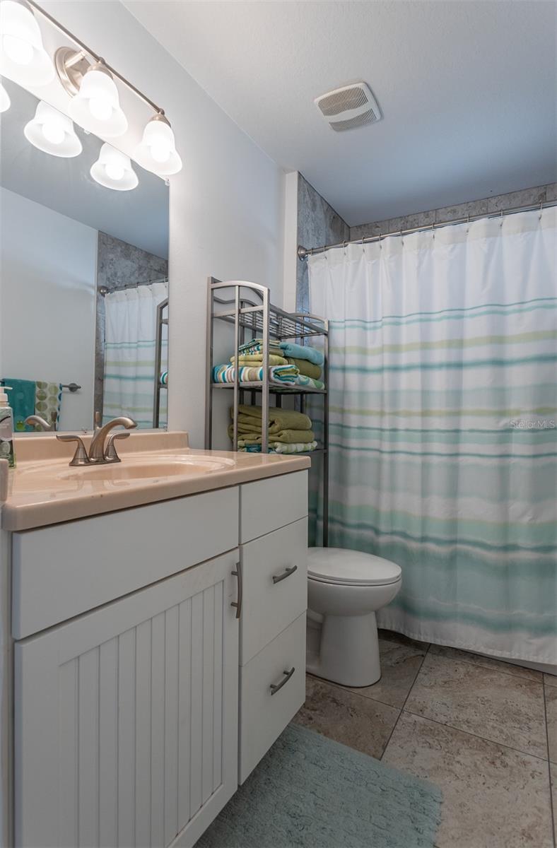 17610 LEE AVE, REDINGTON SHORES, FL, 33708