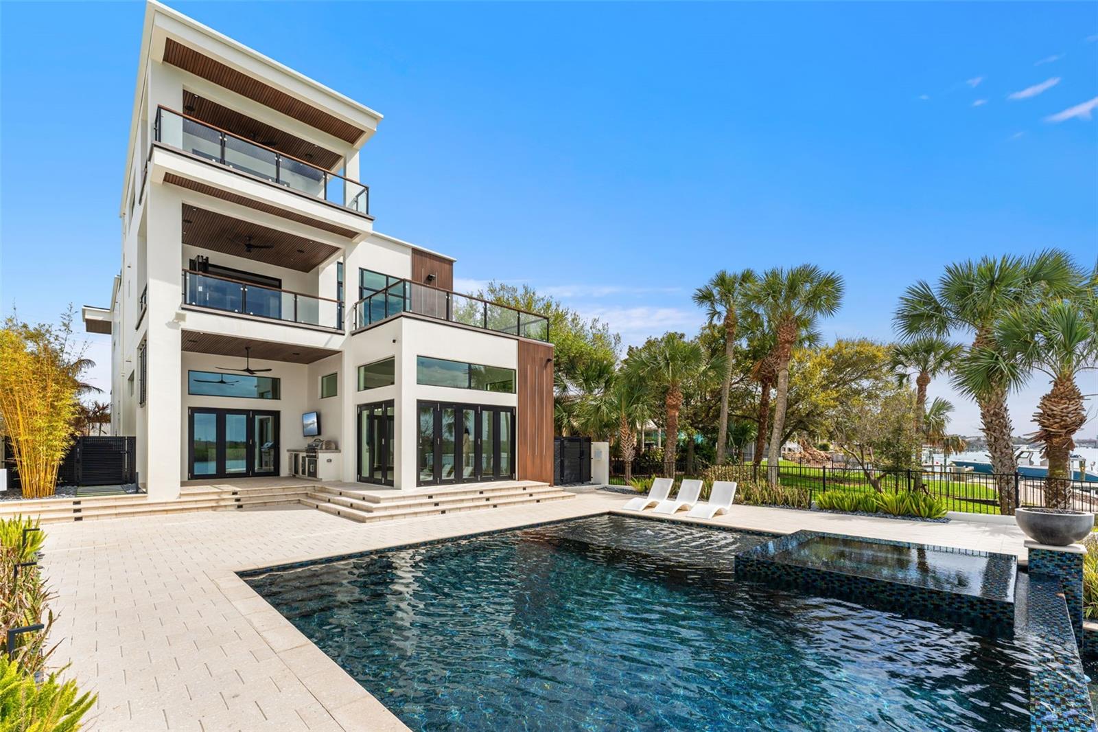 1194 N PENINSULA AVE, NEW SMYRNA BEACH, FL, 32169