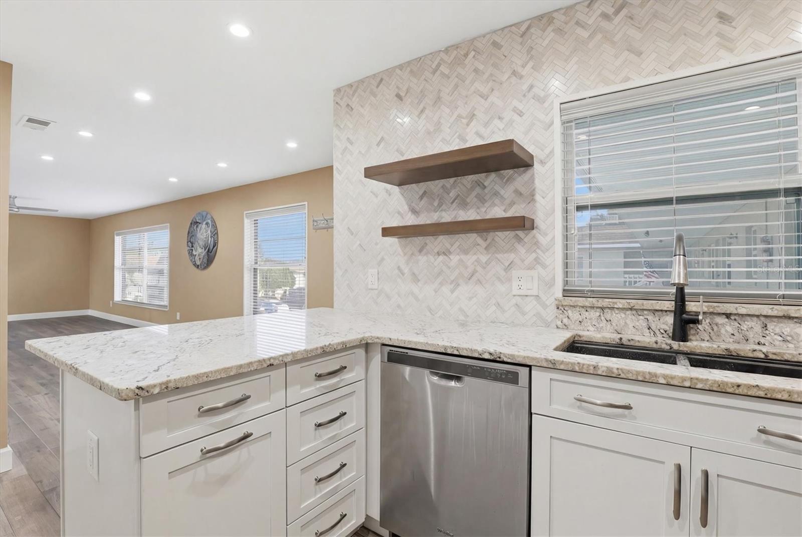 1250 S PINELLAS AVE #214, TARPON SPRINGS, FL, 34689