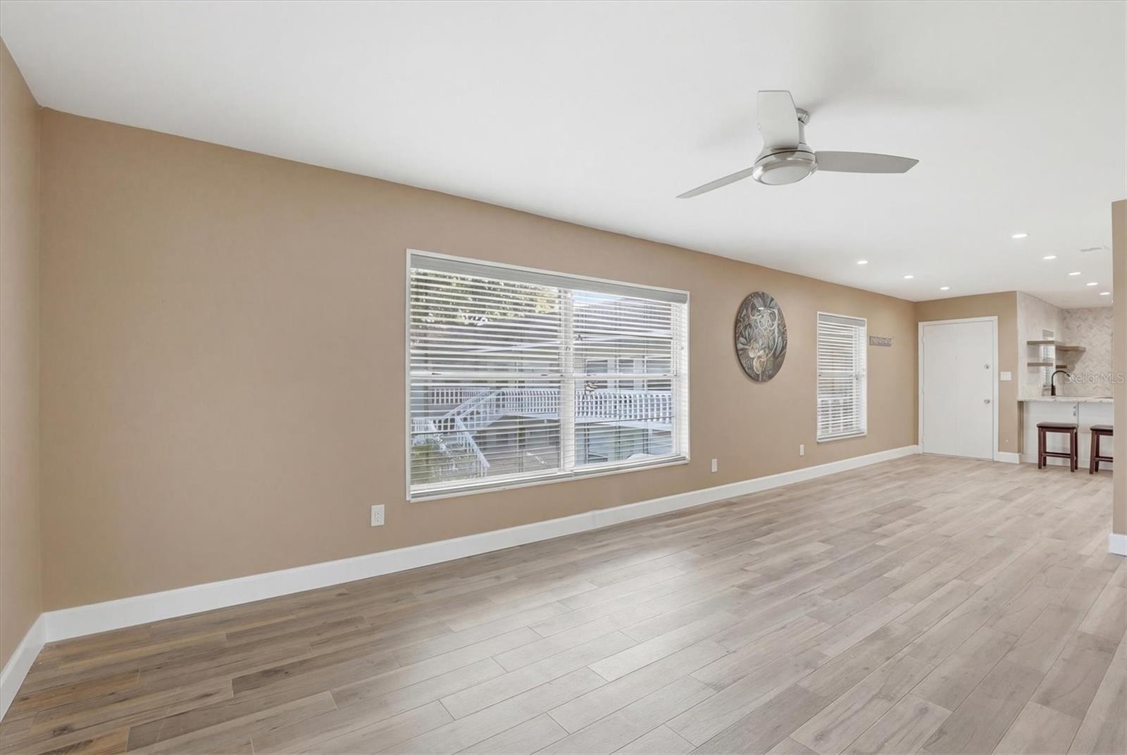 1250 S PINELLAS AVE #214, TARPON SPRINGS, FL, 34689