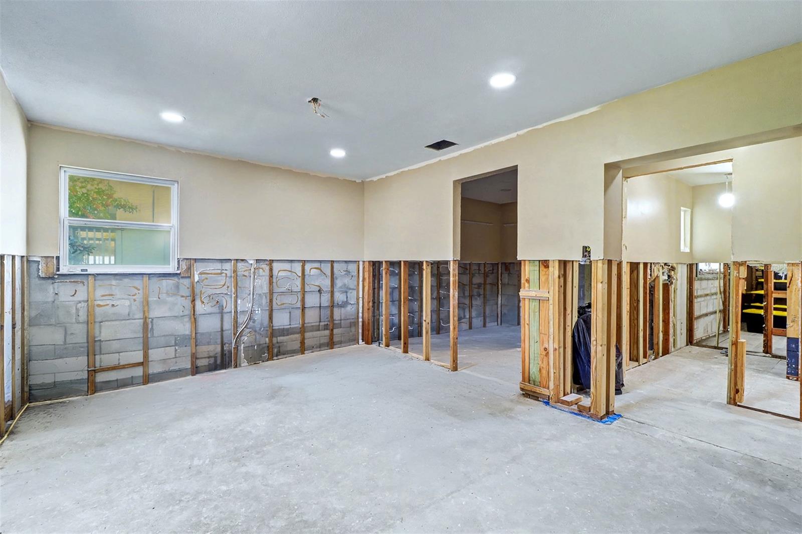 8751 ORIENT WAY NE, ST PETERSBURG, FL, 33702