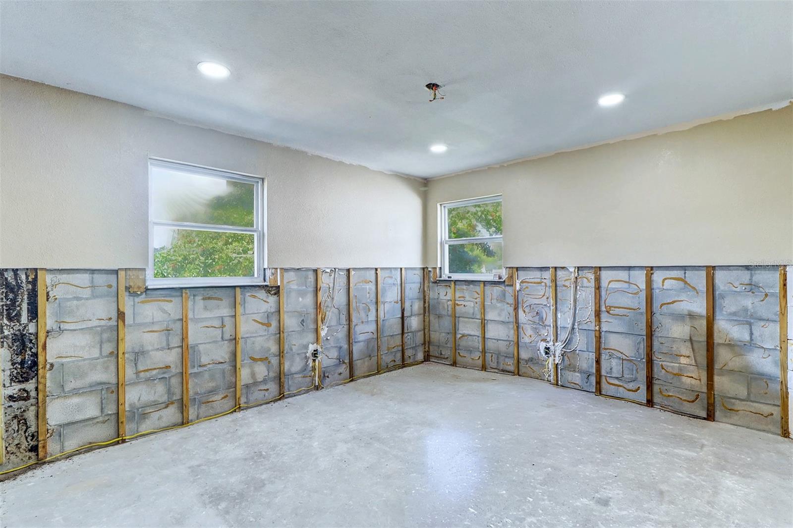 8751 ORIENT WAY NE, ST PETERSBURG, FL, 33702