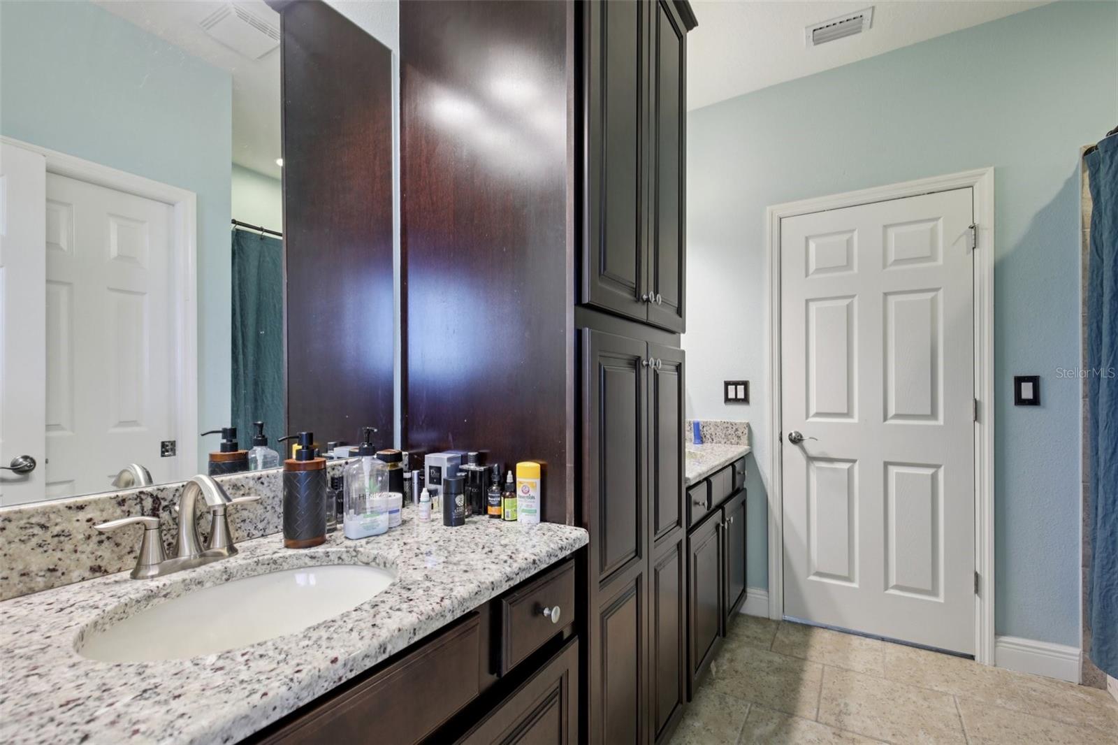 Bdrm 3/4 Jack n' Jill