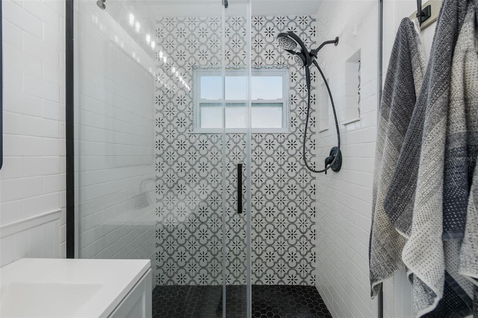 Primary en-suite bath