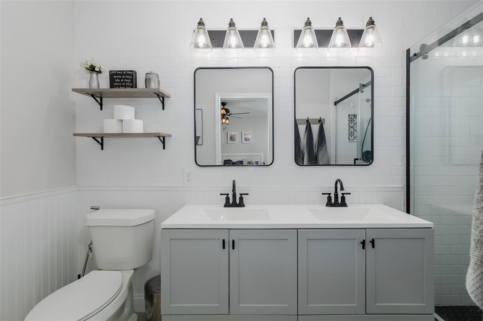 Primary en-suite bath