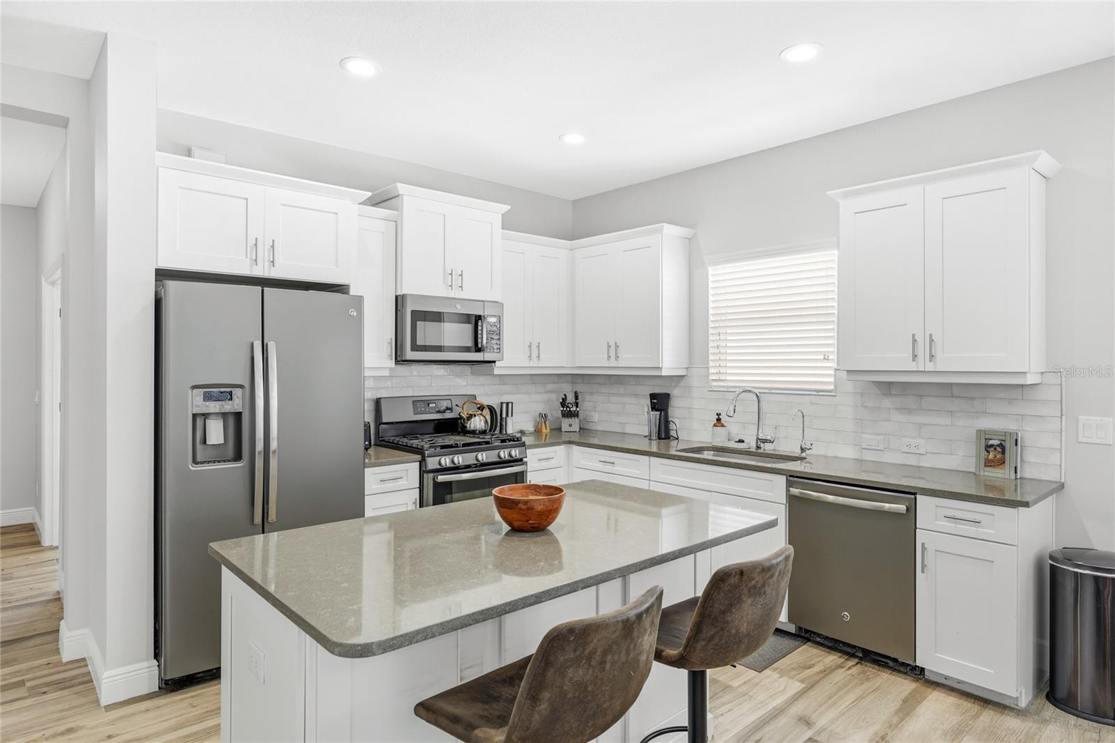 1735 LAKE VERONA CIR, BRADENTON, FL, 34211
