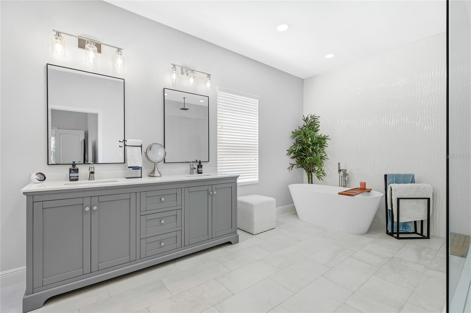 1735 LAKE VERONA CIR, BRADENTON, FL, 34211