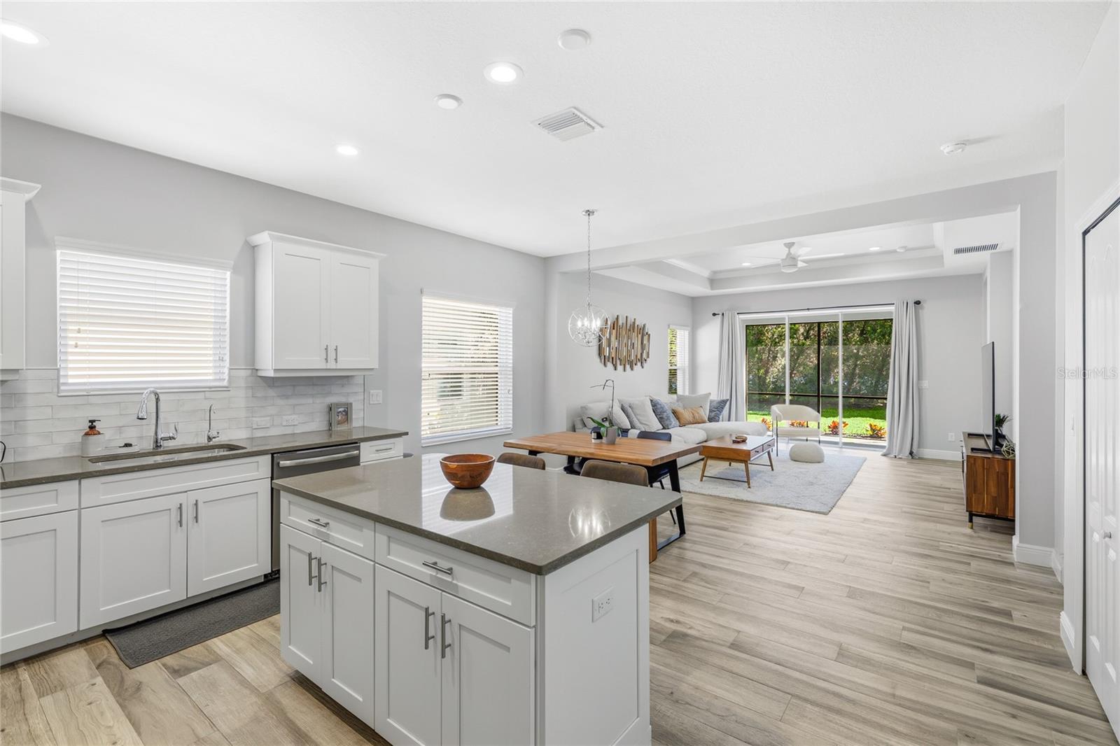 1735 LAKE VERONA CIR, BRADENTON, FL, 34211