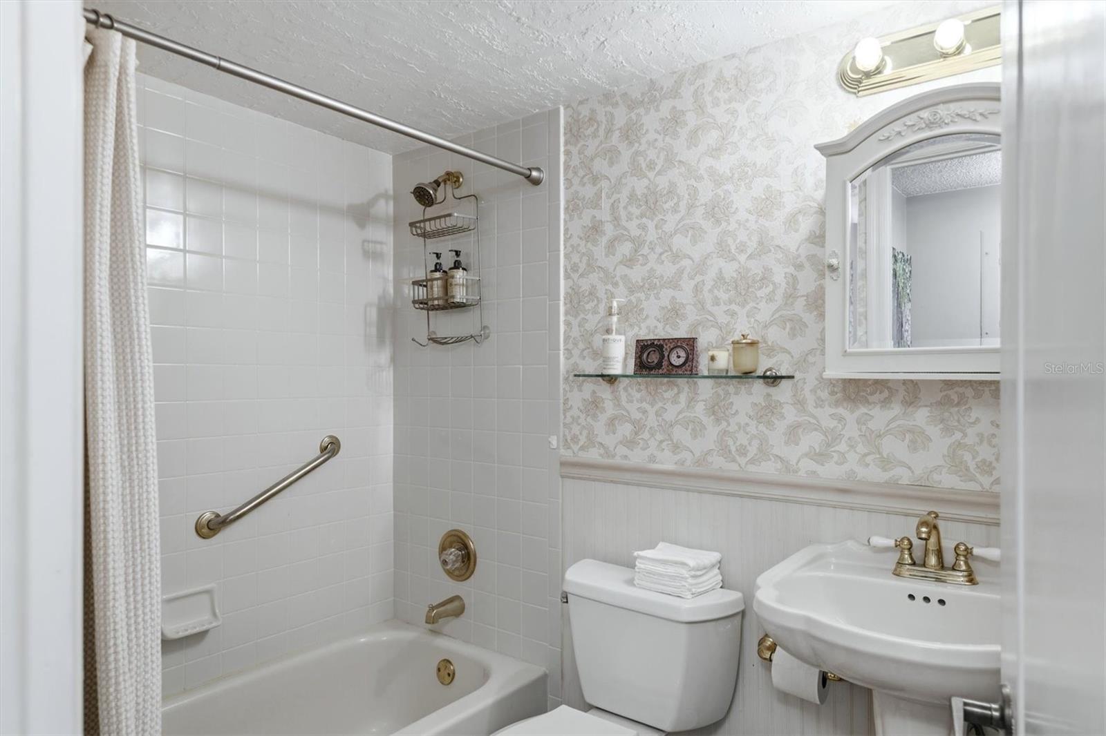 7301 29TH AVENUE DR W #204, BRADENTON, FL, 34209