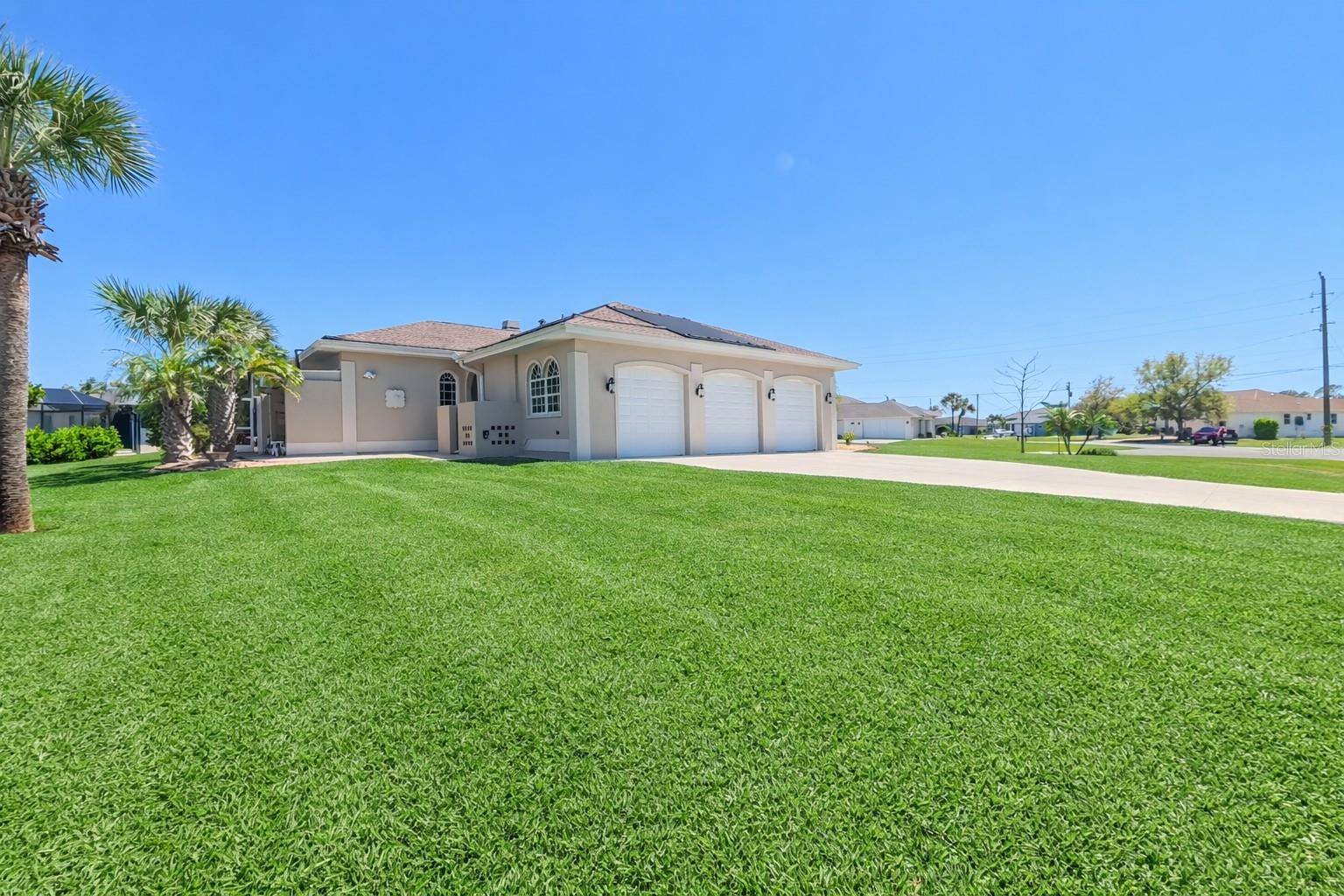 2 LONG MEADOW RD, ROTONDA WEST, FL, 33947