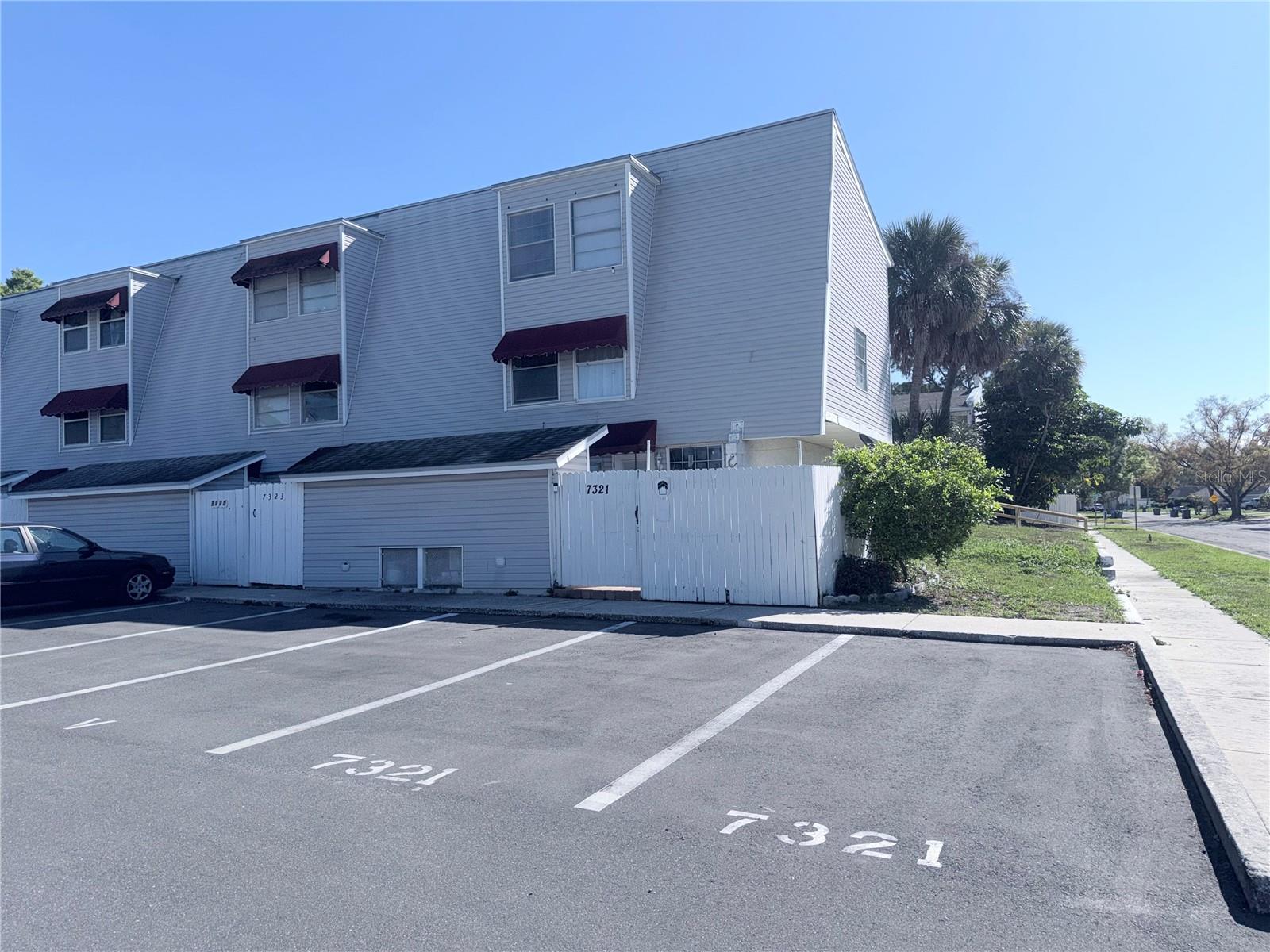 7321 JACKSON SPRINGS RD, TAMPA, FL, 33634