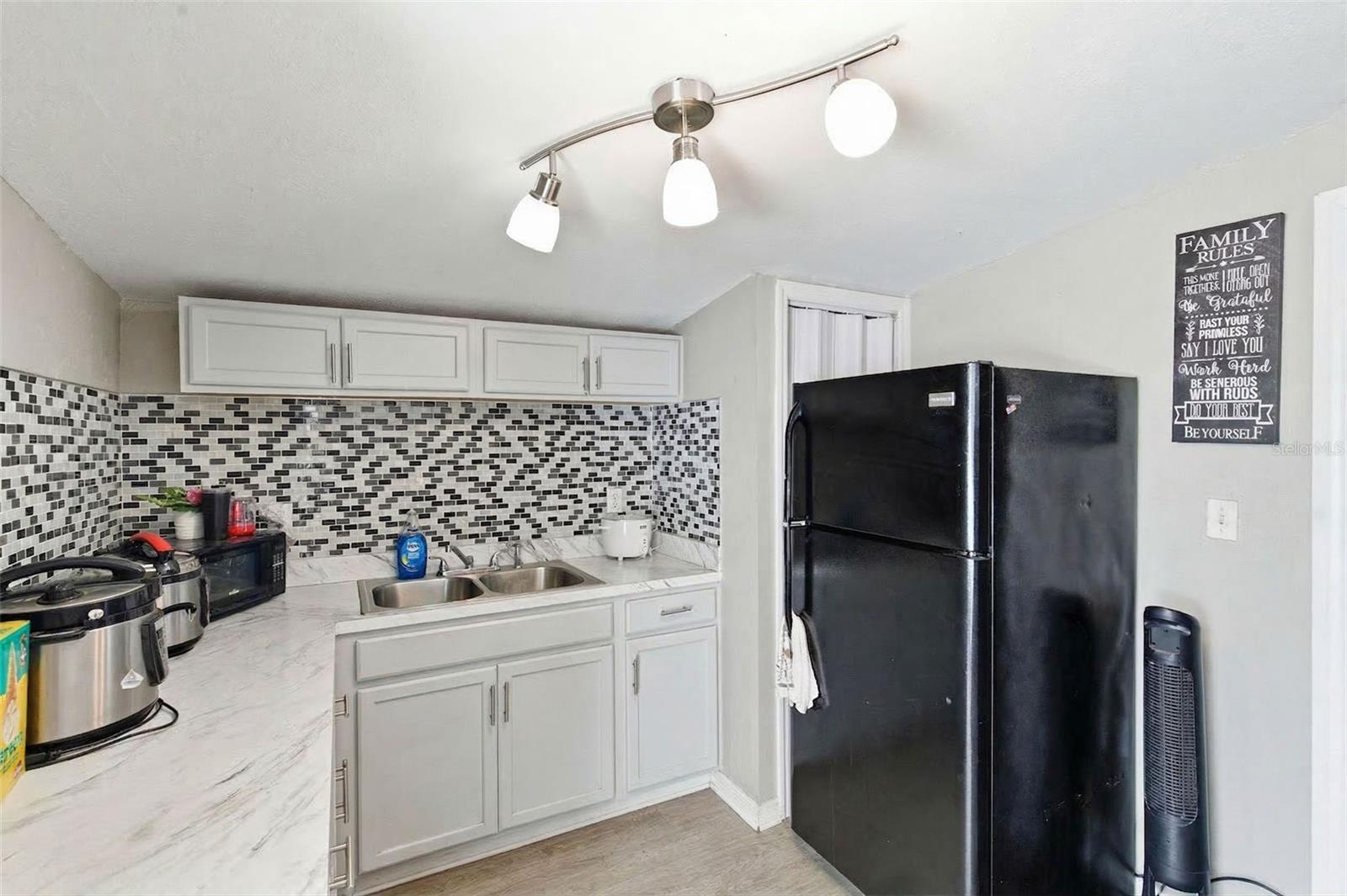 6401 N HALE AVE, TAMPA, FL, 33614