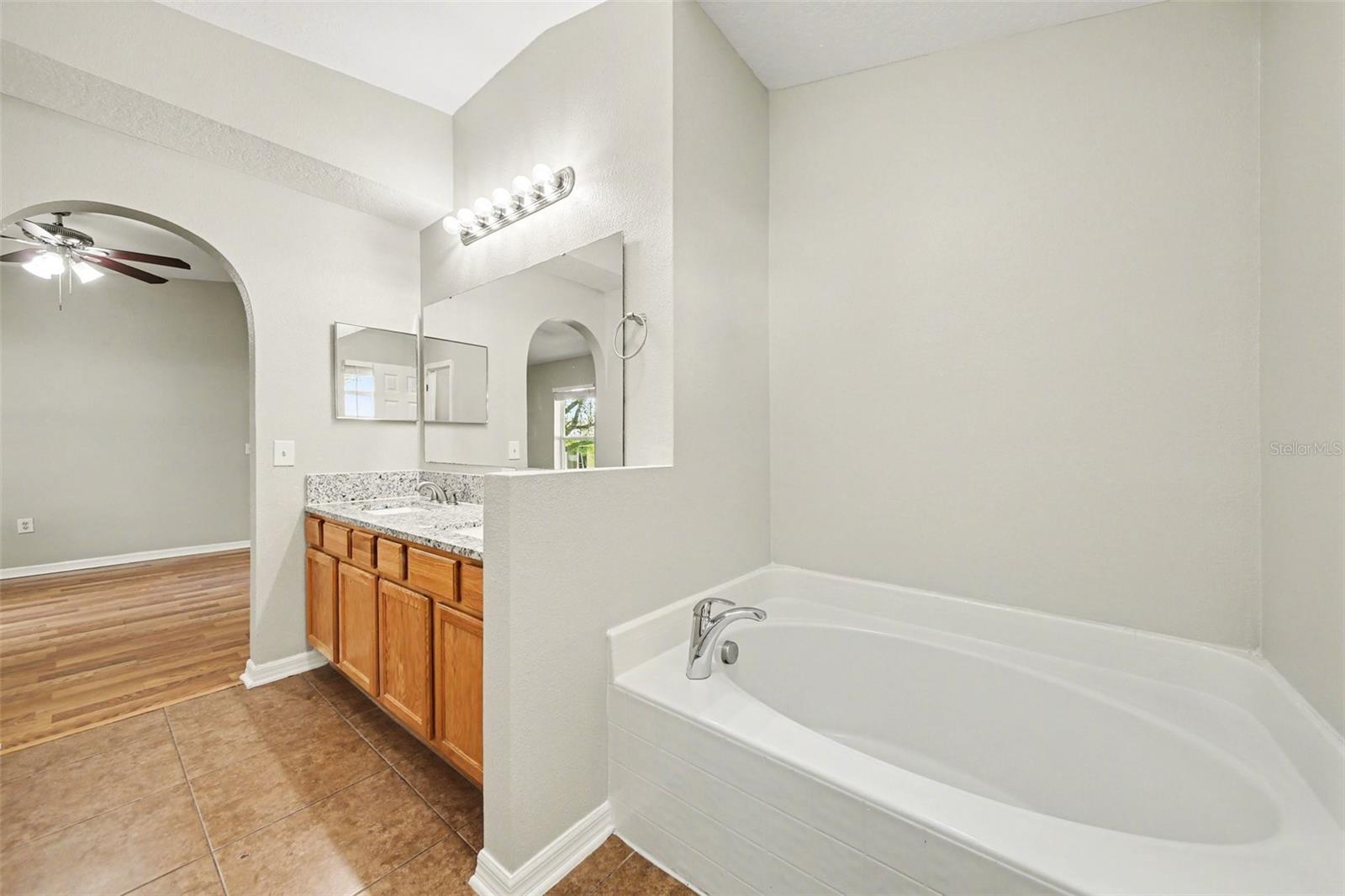 2212 NICOLLETT WAY, LEESBURG, FL, 34748