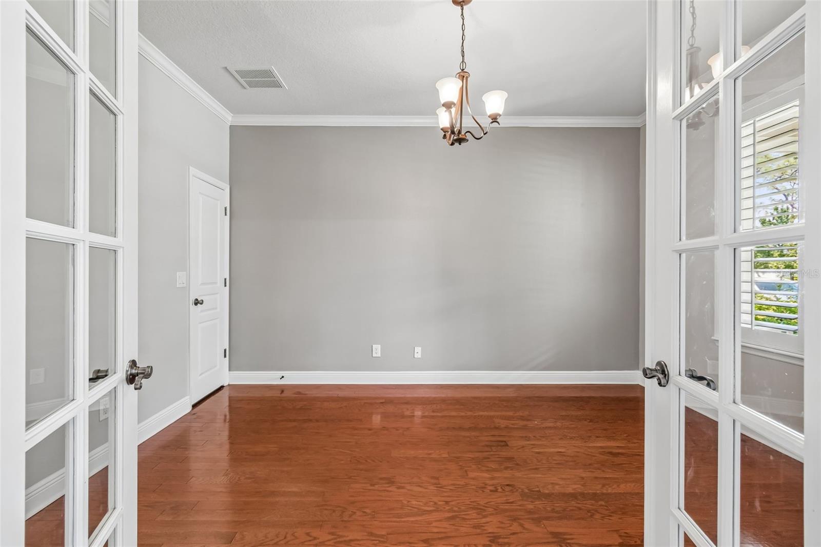 Office/den/5th bedroom