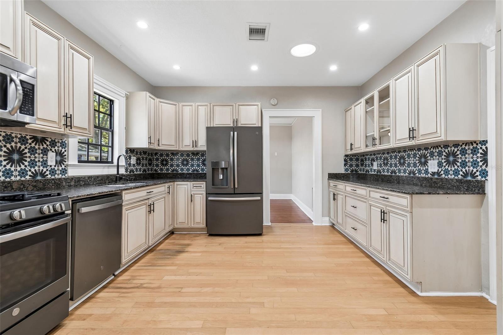 310 E PARIS ST, TAMPA, FL, 33604