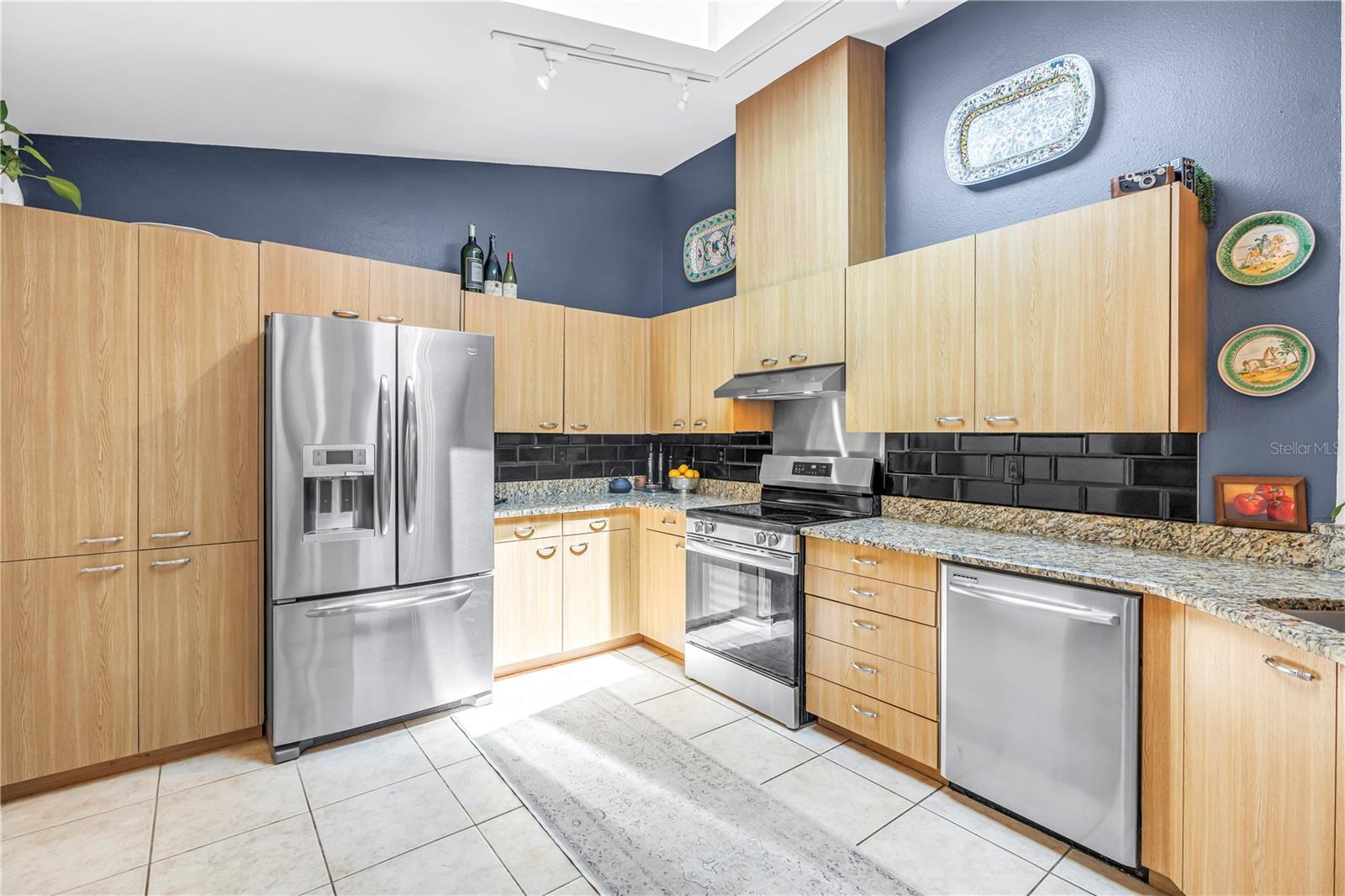 Sundrenched Open Kitchen with Lots of workspace, Stainless appliances, Vented Hood, Open Bar and dining or chill area
