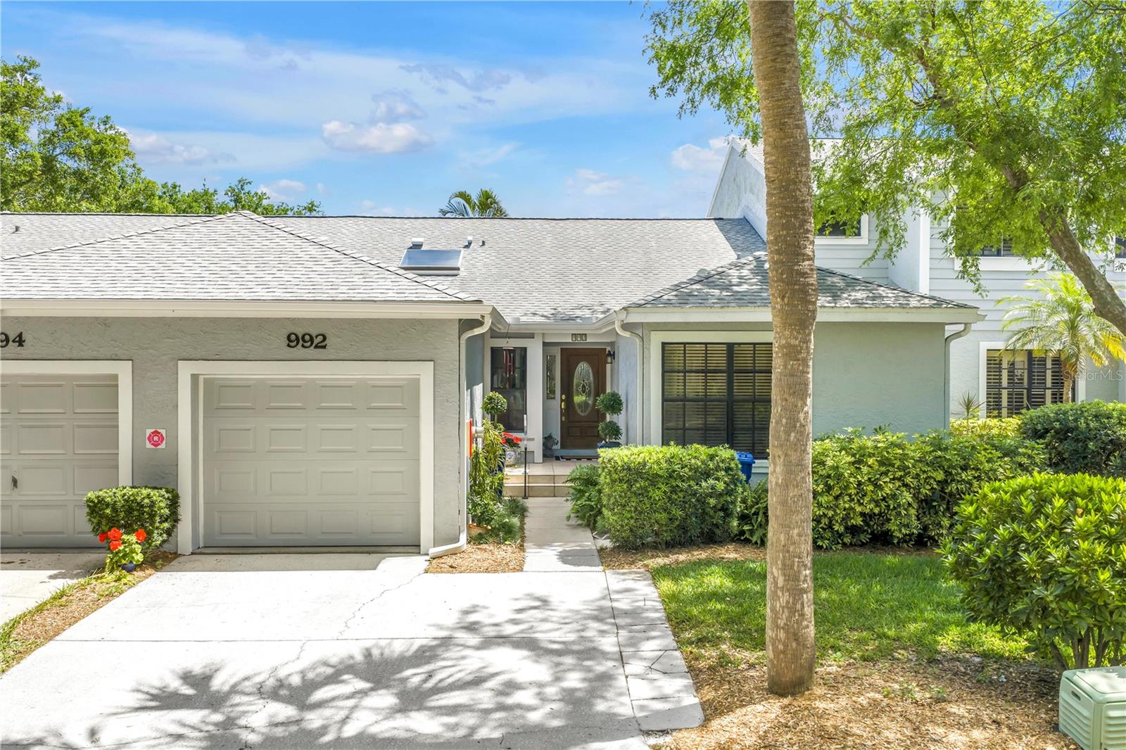 Lots of Driveway Space to Park, Visitor Spots in the cul de sac, AND a 1-Car Garage!!