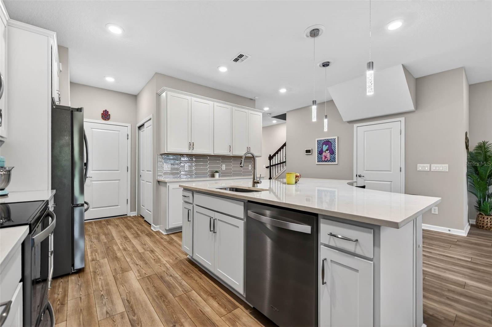 339 SANDBAR AVE NE, ST PETERSBURG, FL, 33716