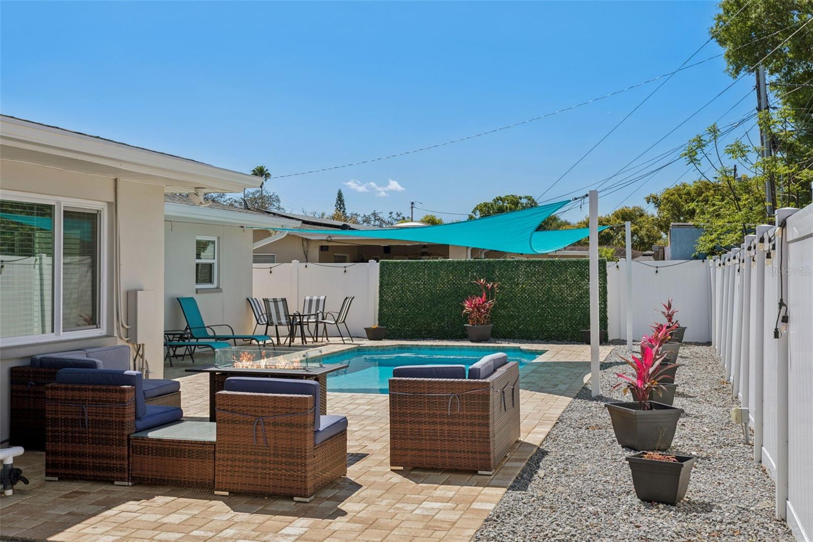 1475 CANTERBURY DR, CLEARWATER, FL, 33756