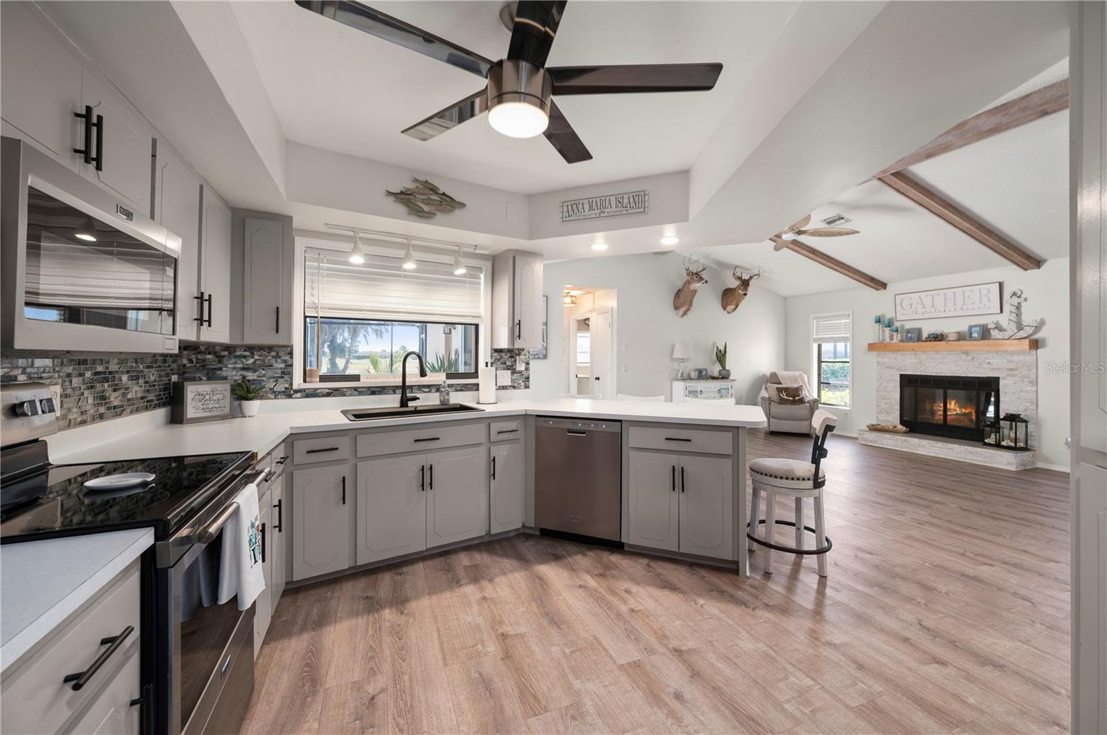 46 BUNKER CT, ROTONDA WEST, FL, 33947