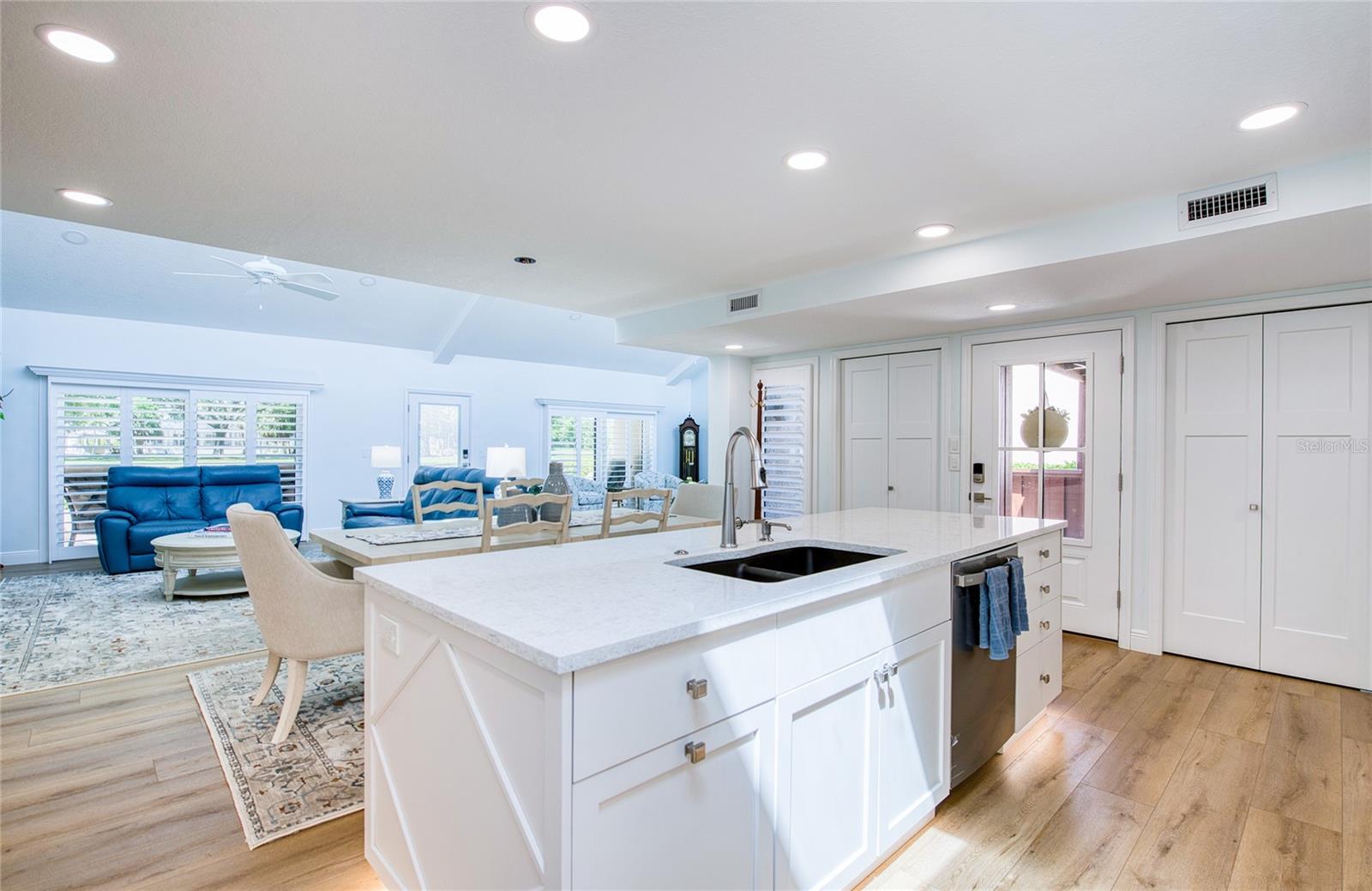 1307 PELICAN CREEK XING #1307, ST PETERSBURG, FL, 33707