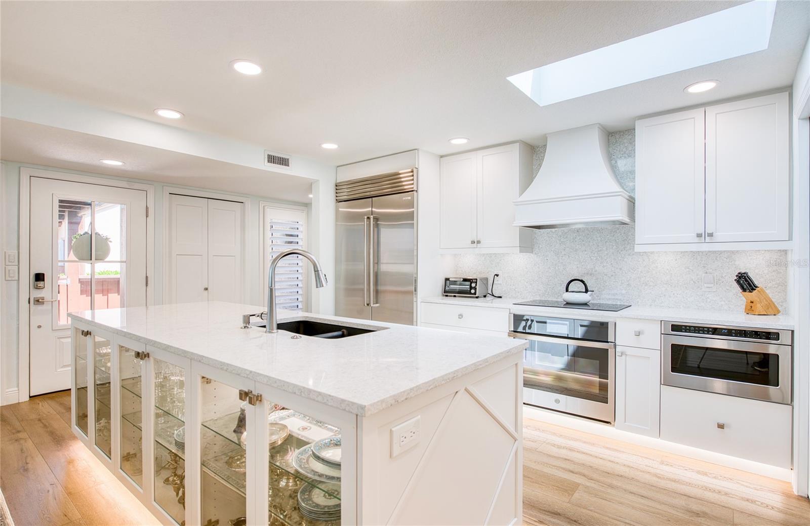 1307 PELICAN CREEK XING #1307, ST PETERSBURG, FL, 33707