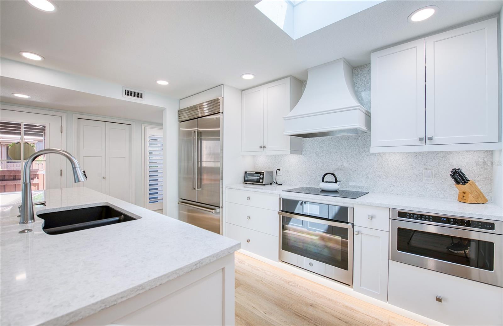 1307 PELICAN CREEK XING #1307, ST PETERSBURG, FL, 33707