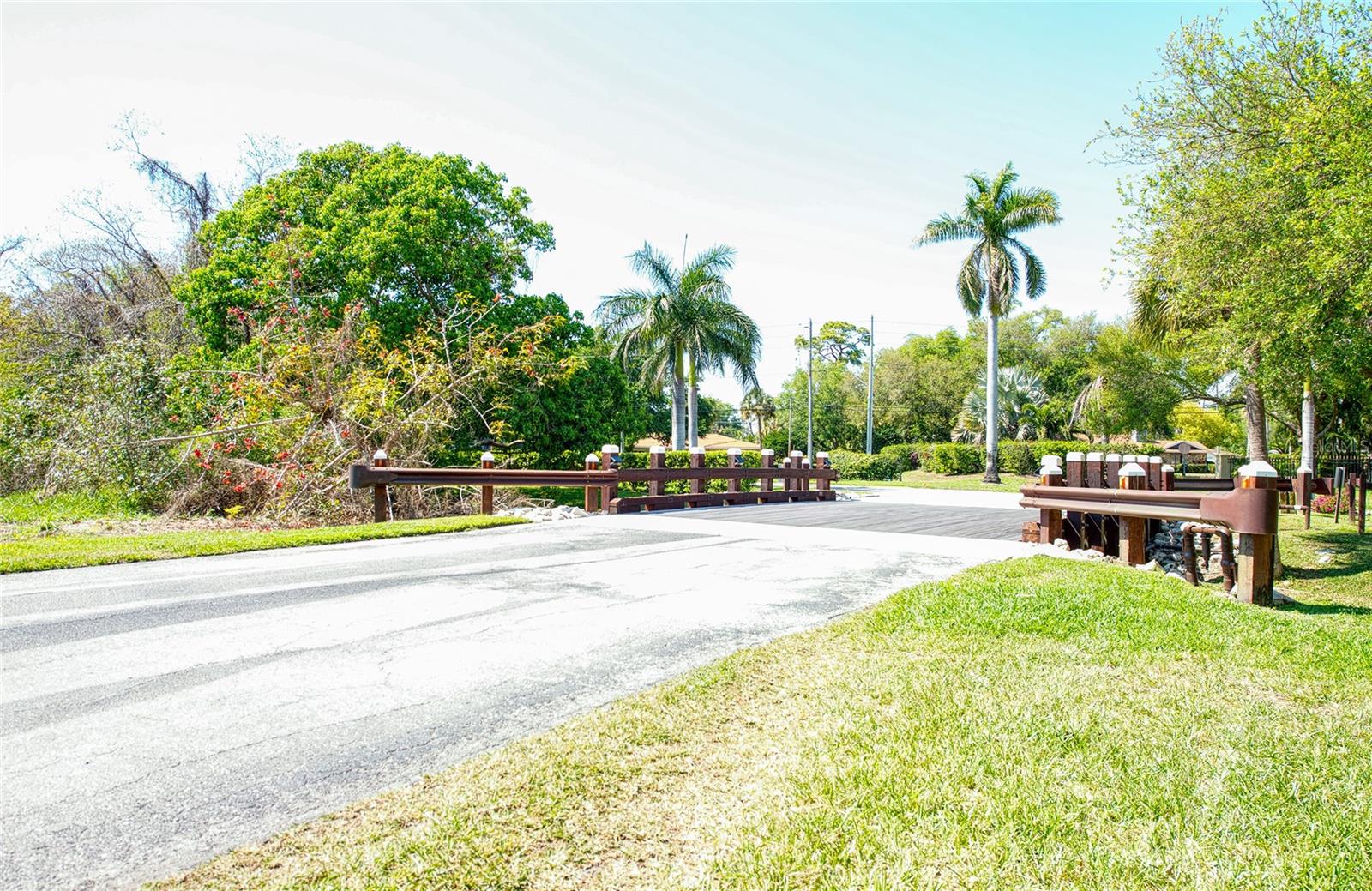 1307 PELICAN CREEK XING #1307, ST PETERSBURG, FL, 33707