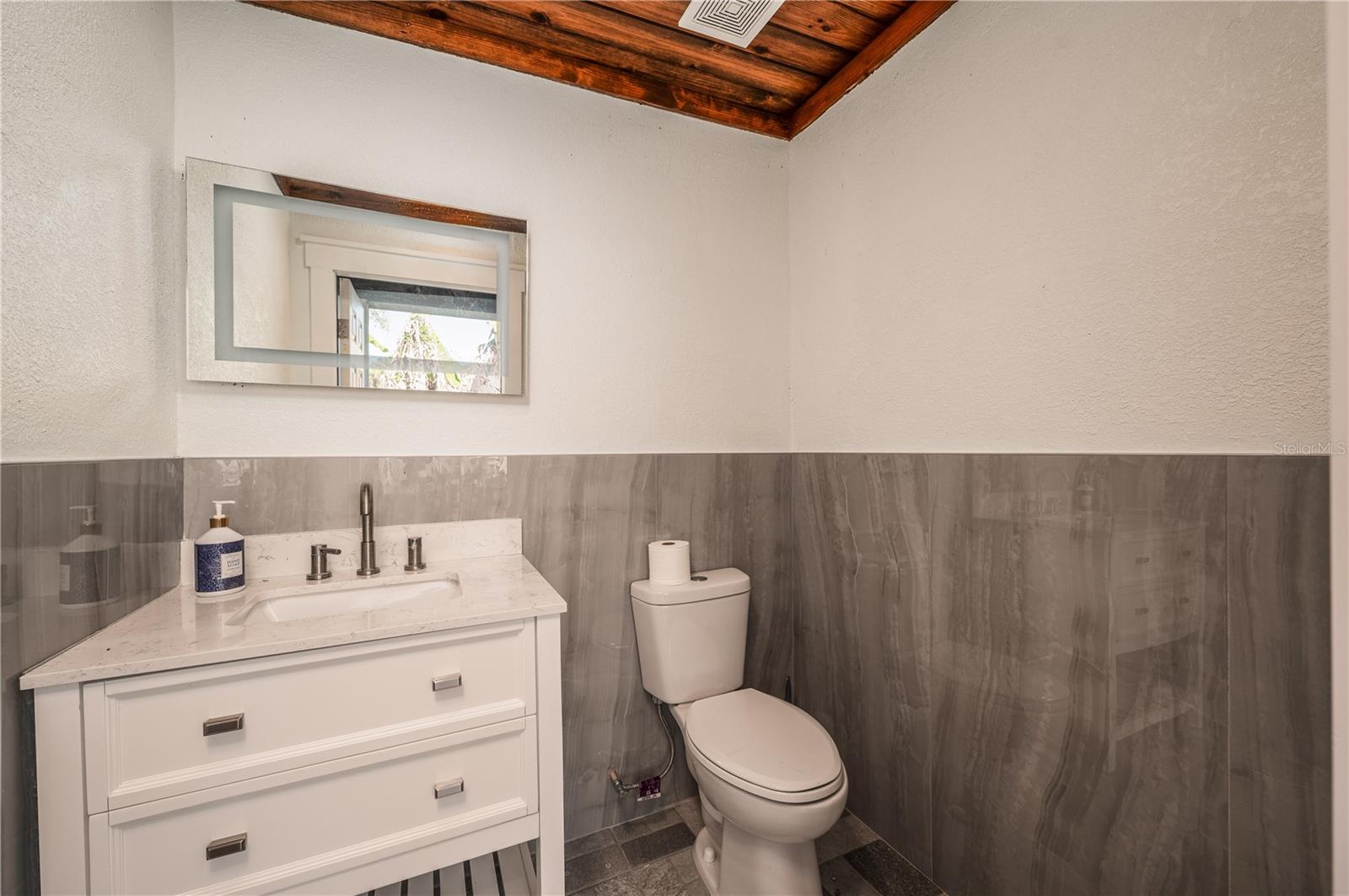 6814 N GLEN AVE, TAMPA, FL, 33614