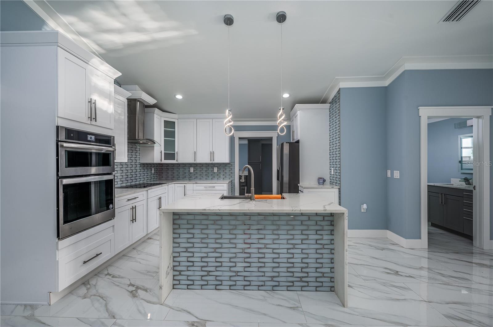 6814 N GLEN AVE, TAMPA, FL, 33614