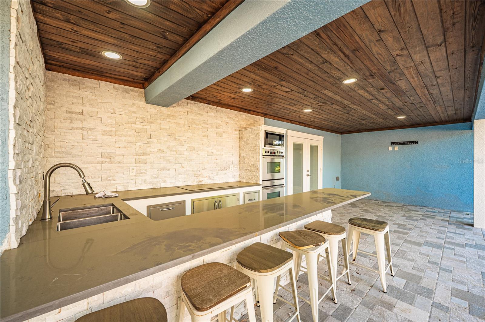 6814 N GLEN AVE, TAMPA, FL, 33614