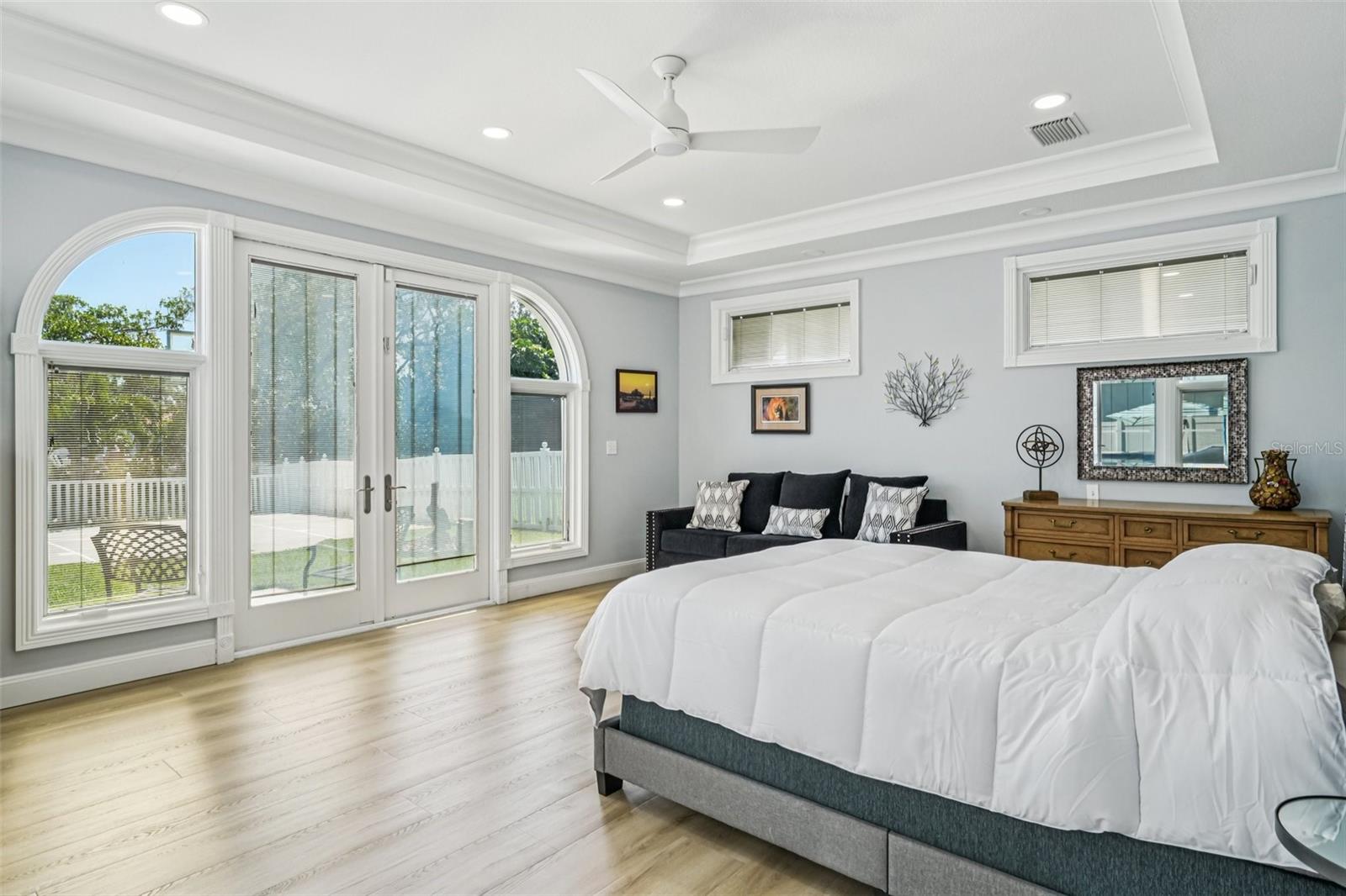 750 SAND PINE DR NE, ST PETERSBURG, FL, 33703