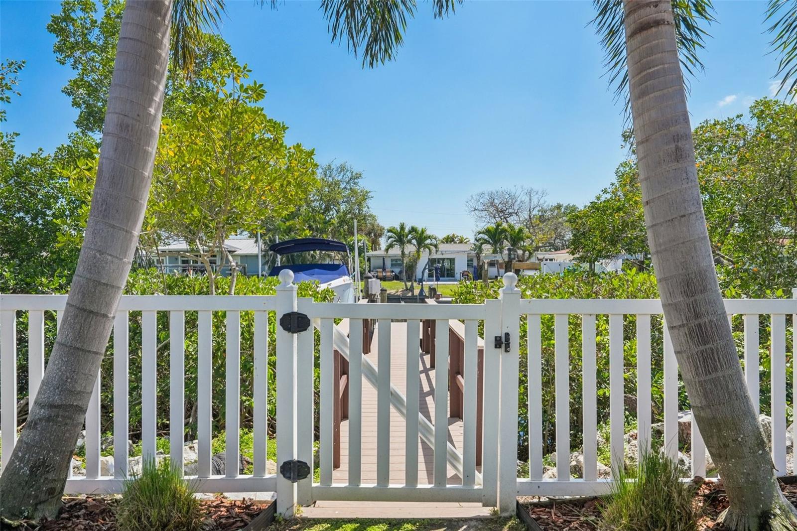750 SAND PINE DR NE, ST PETERSBURG, FL, 33703