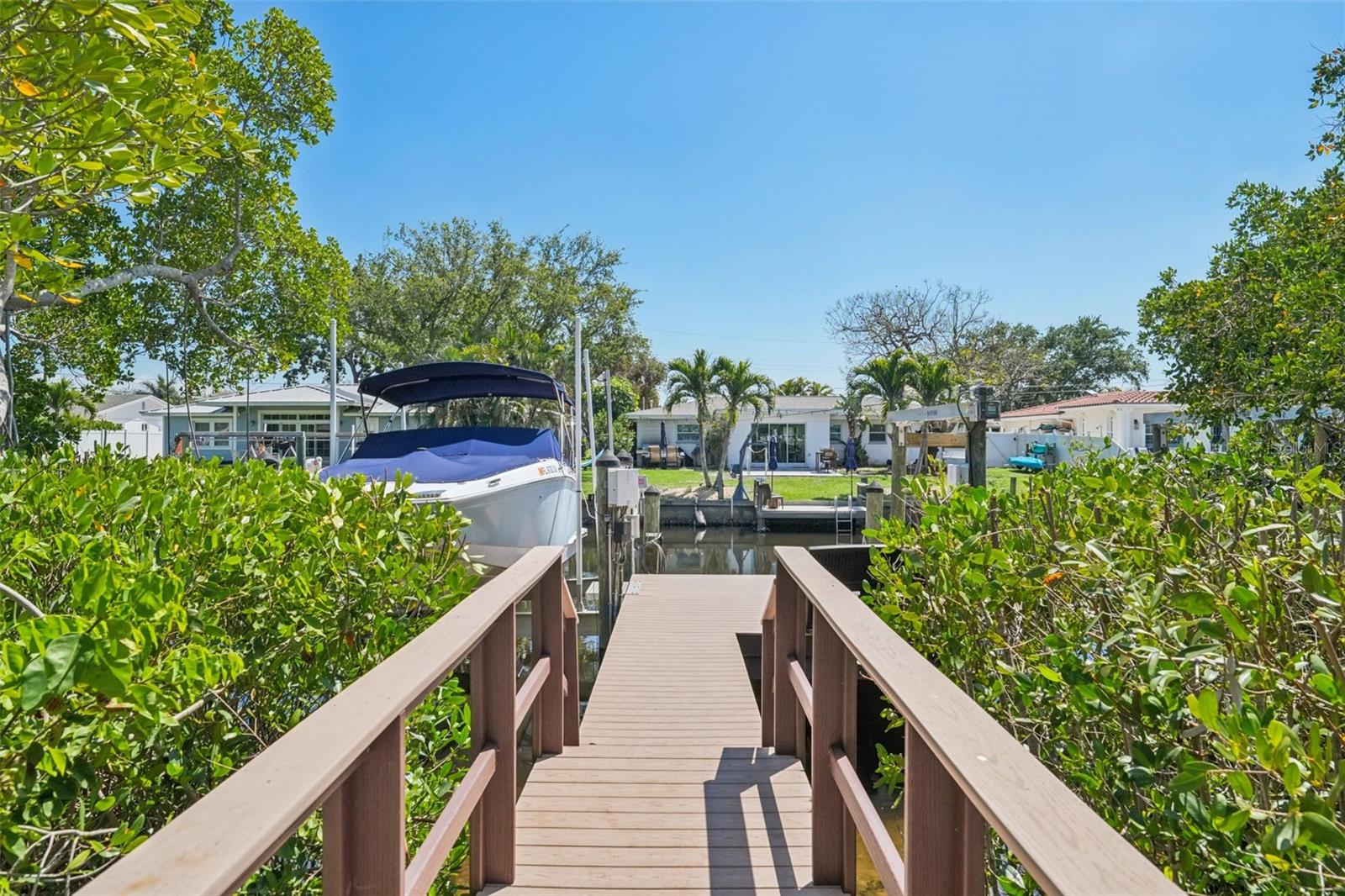 750 SAND PINE DR NE, ST PETERSBURG, FL, 33703