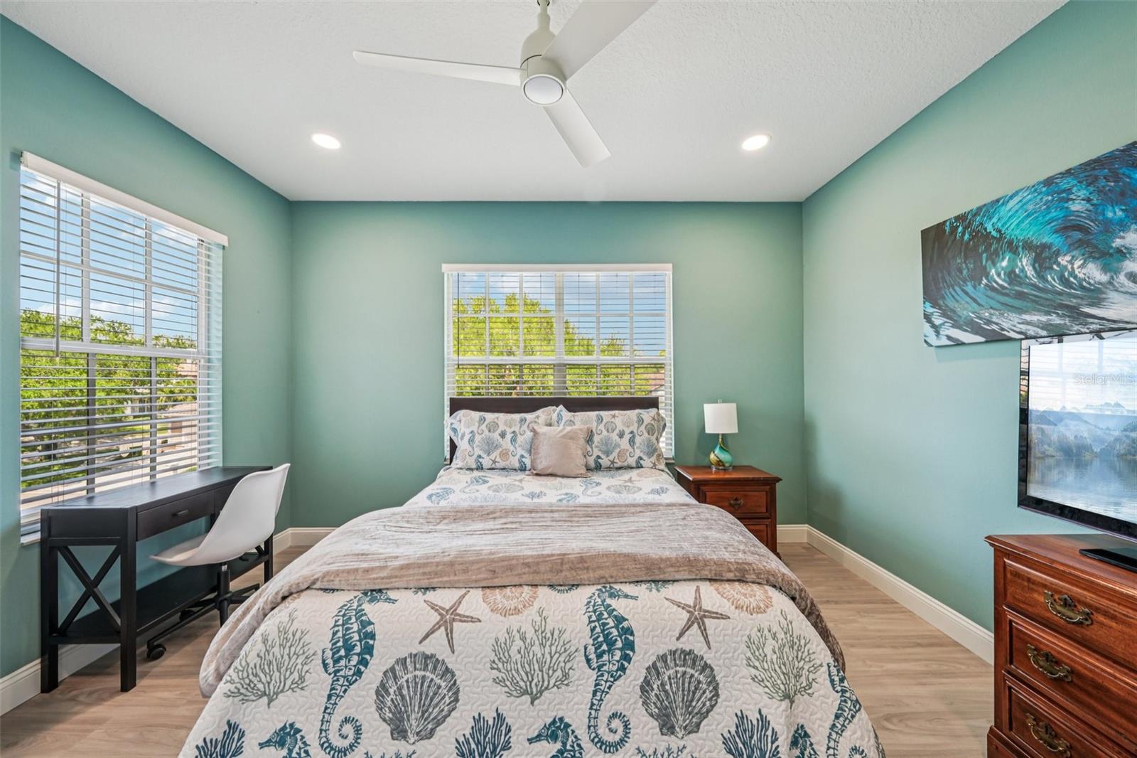 750 SAND PINE DR NE, ST PETERSBURG, FL, 33703