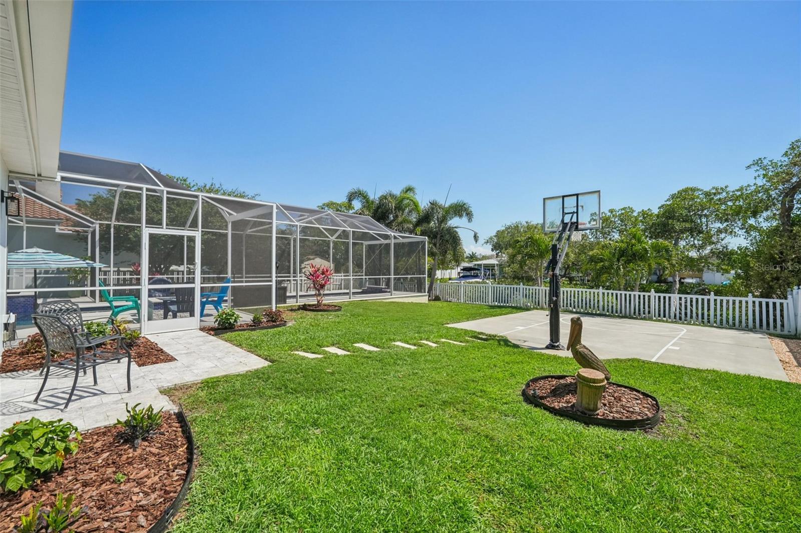 750 SAND PINE DR NE, ST PETERSBURG, FL, 33703