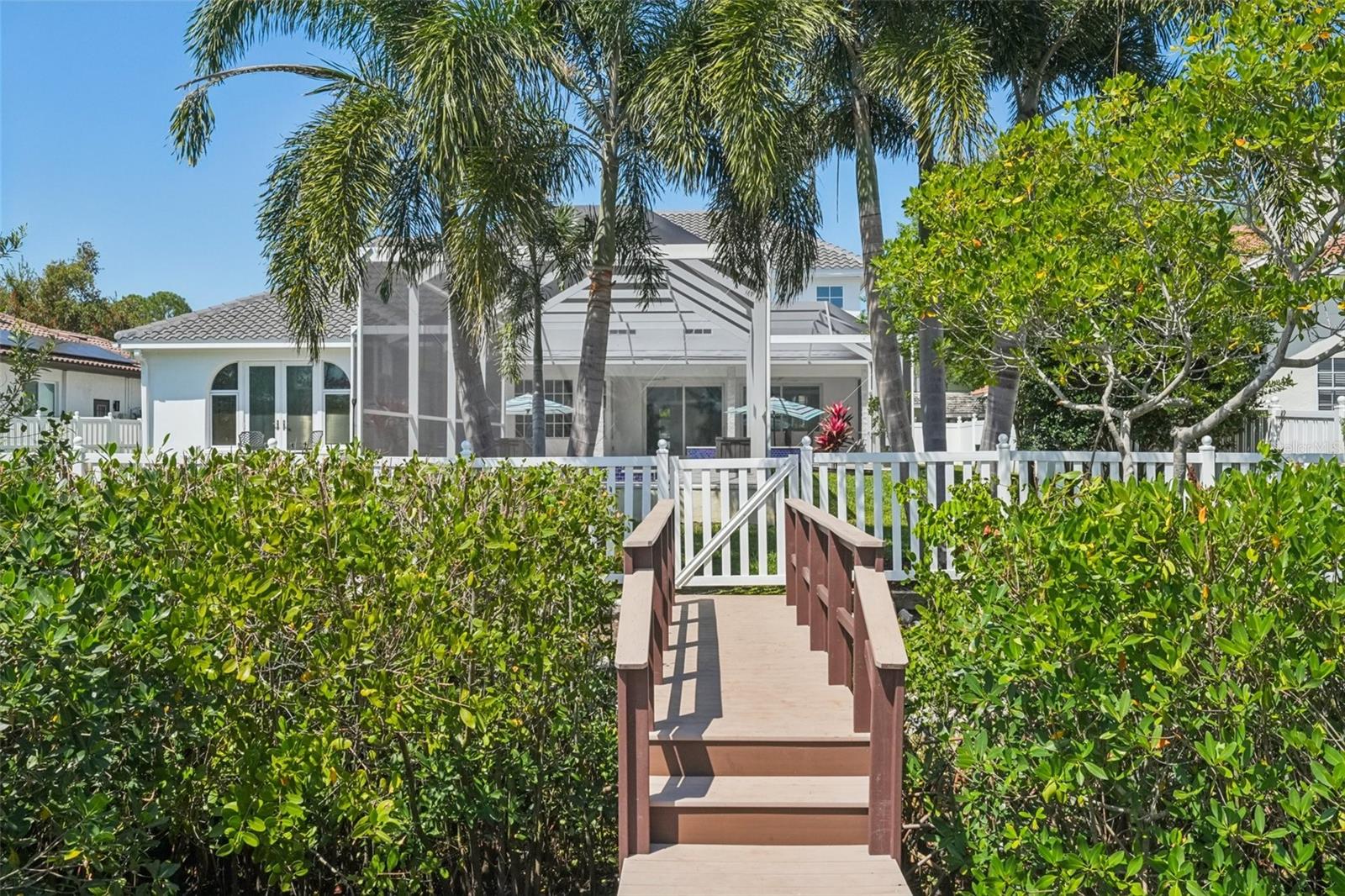 750 SAND PINE DR NE, ST PETERSBURG, FL, 33703