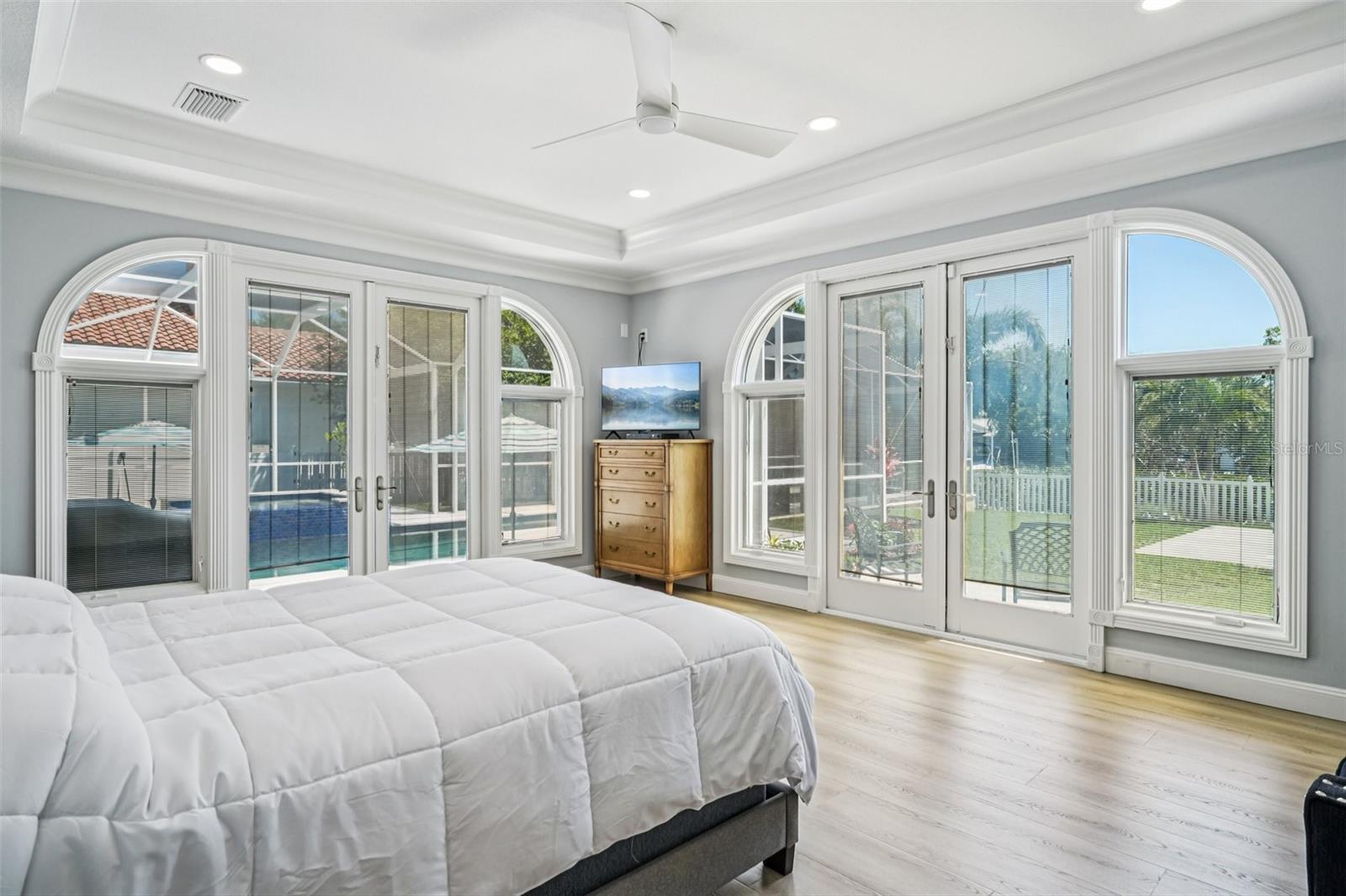 750 SAND PINE DR NE, ST PETERSBURG, FL, 33703